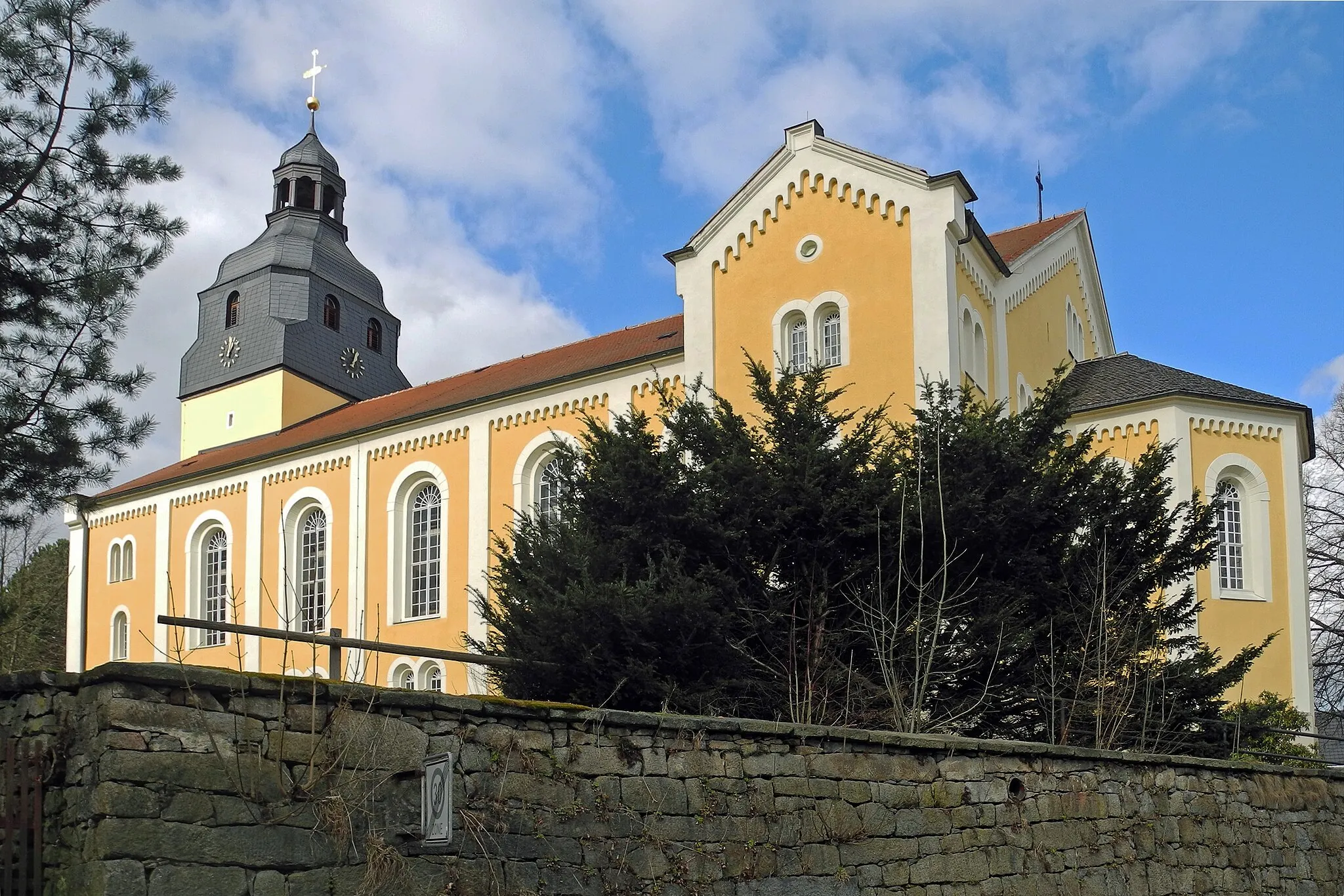 Photo showing: Evang.-lutherische Kirche in Steinigtwolmsdorf, Am Markt