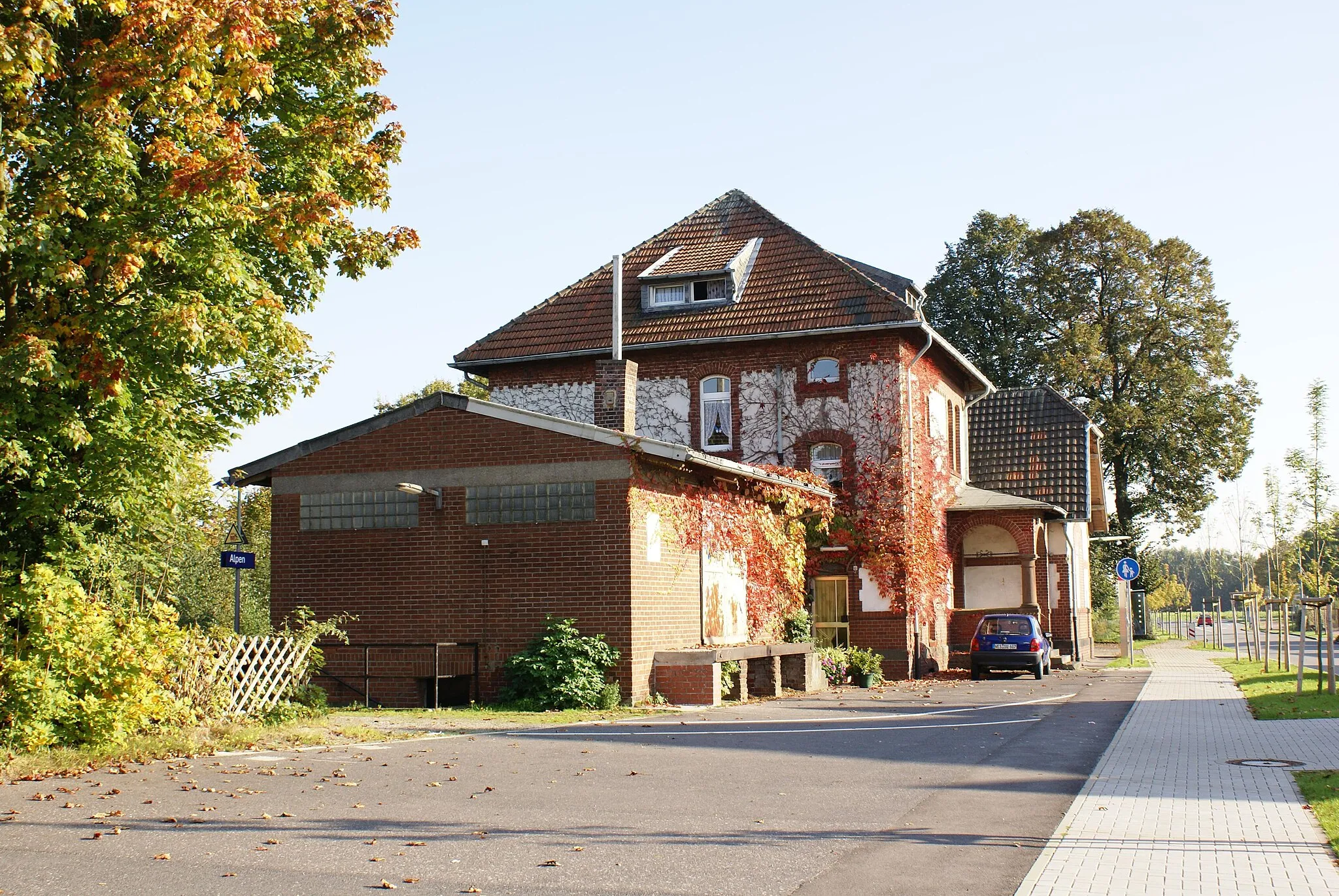 Photo showing: Alpen train station