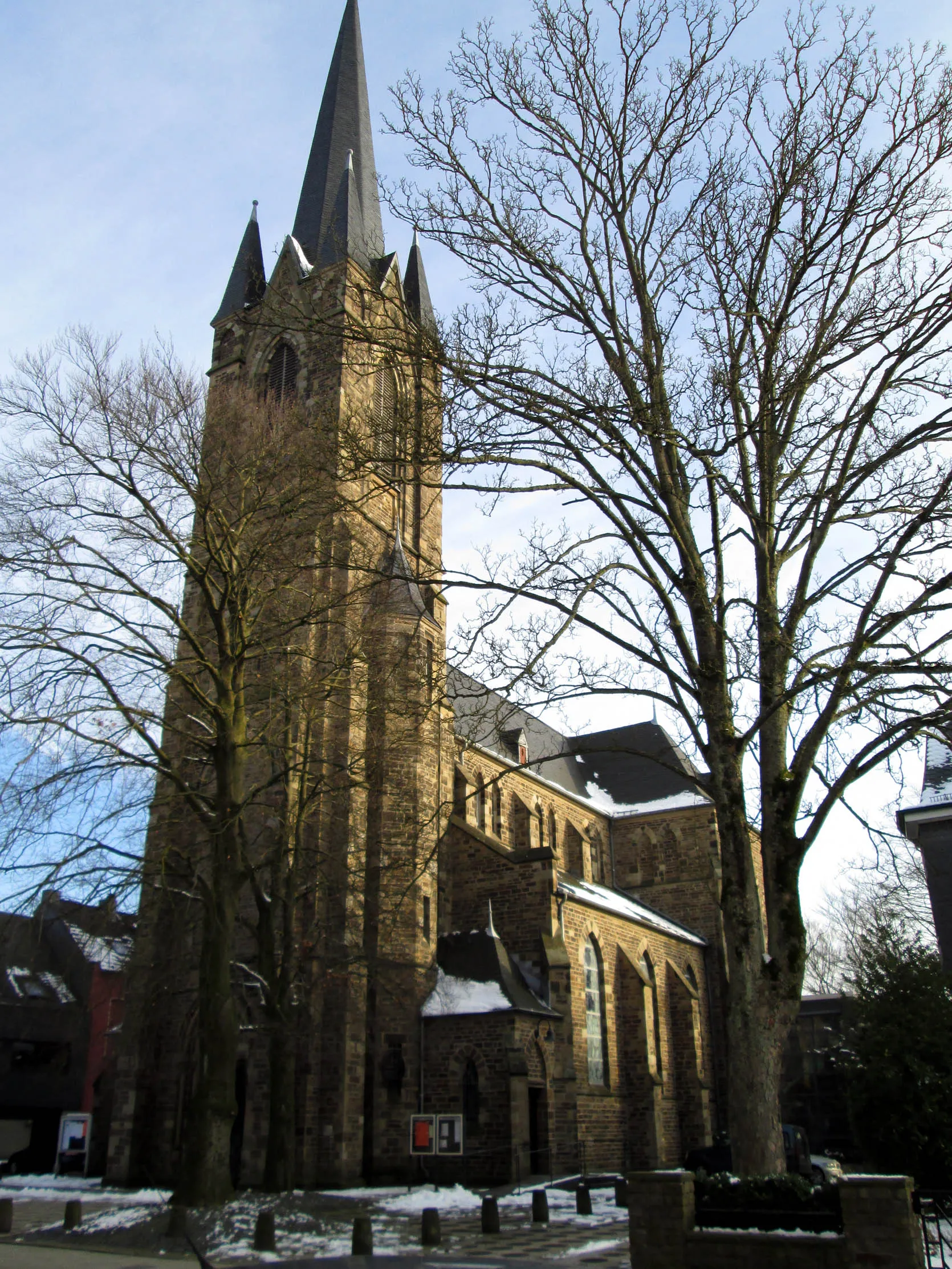 Photo showing: Die auch als „Heiligenhäuser Dom“ bezeichnete katholische Pfarrkirche St. Suitbertus in Heiligenhaus