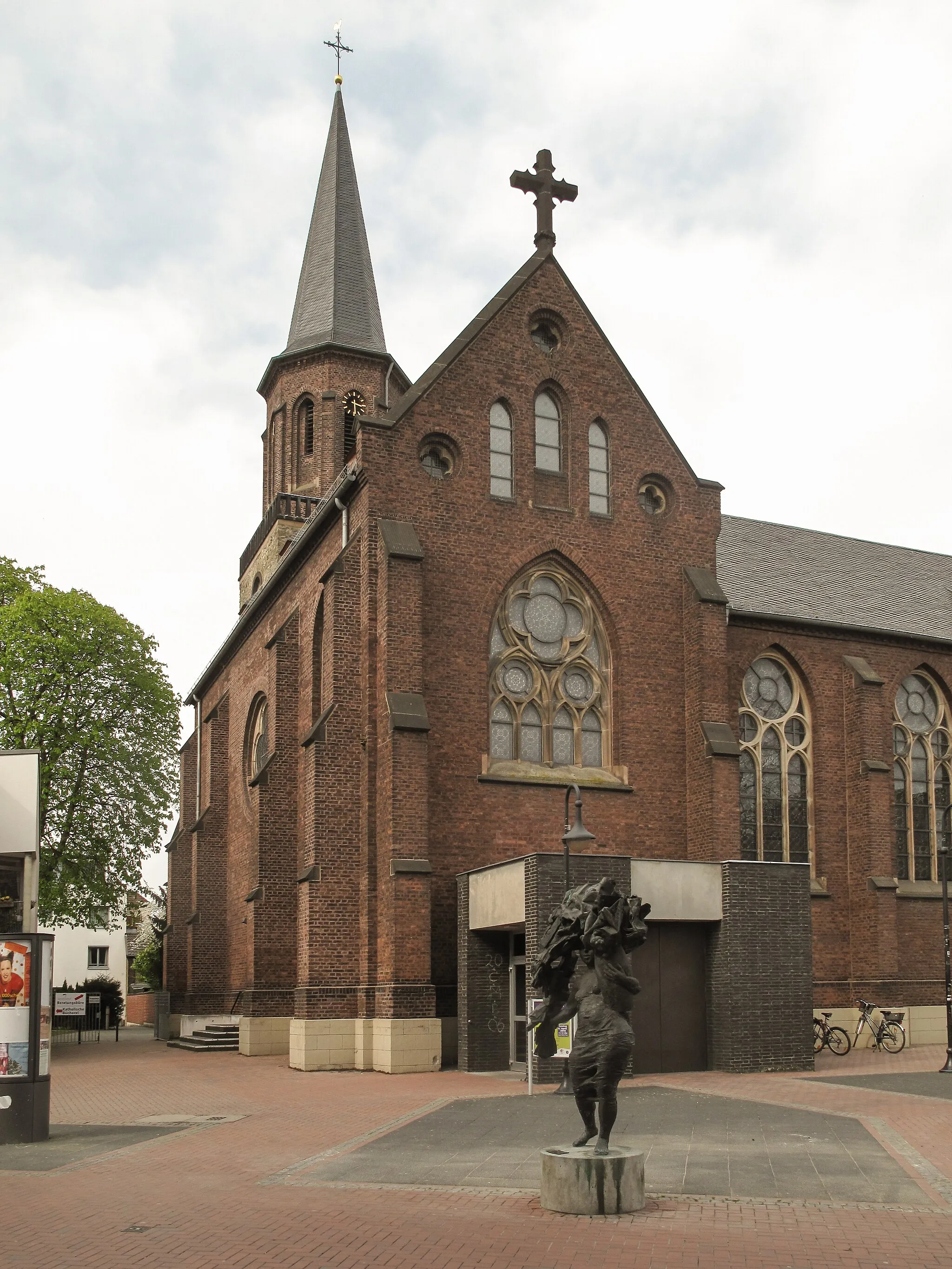 Photo showing: Hilden, church: die Sankt Jacobuskirche