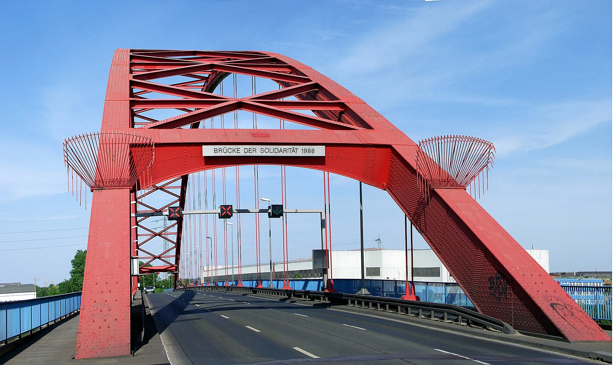 Photo showing: „Brücke der Solidarität“ (Bridge of solidarity) over the Rhine at Duisburg-Rheinhausen