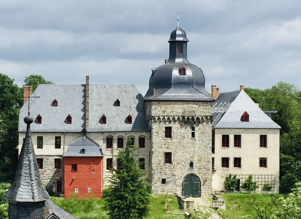 Photo showing: Das restaurierte Schloss Liedberg, eine der beiden Höhenburgen am Nierrhein, in Liedberg auf dem Liedberg