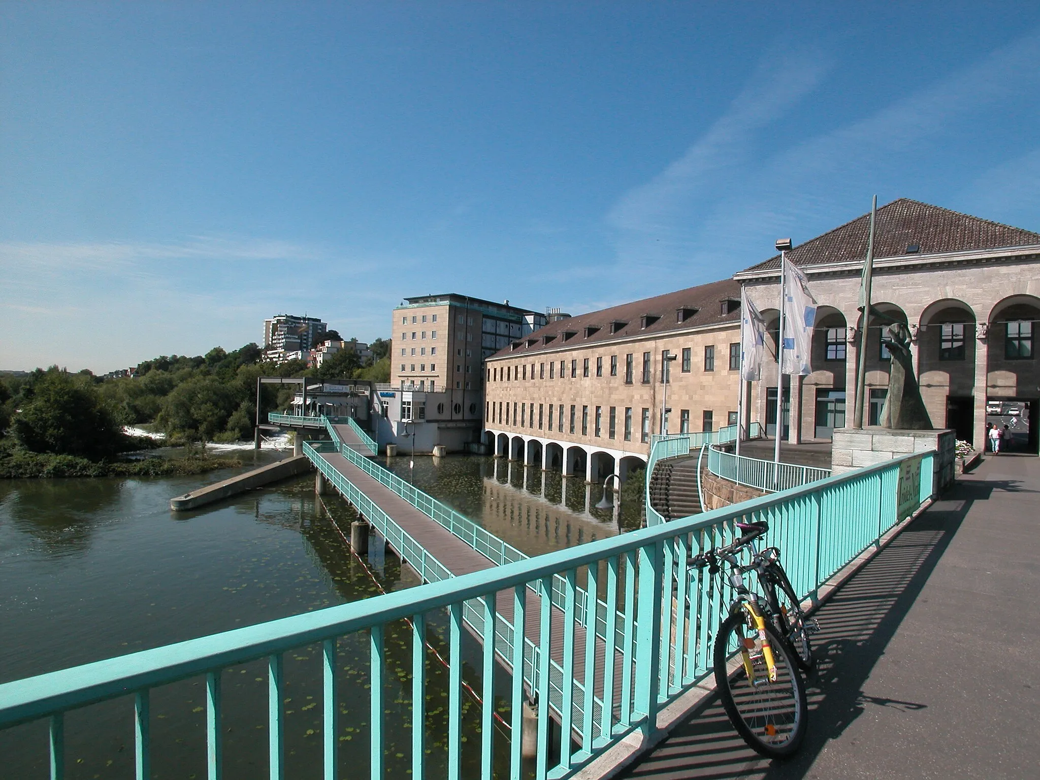 Photo showing: Auf der Schlossbrücke, Blick auf das RWW-Gebäude