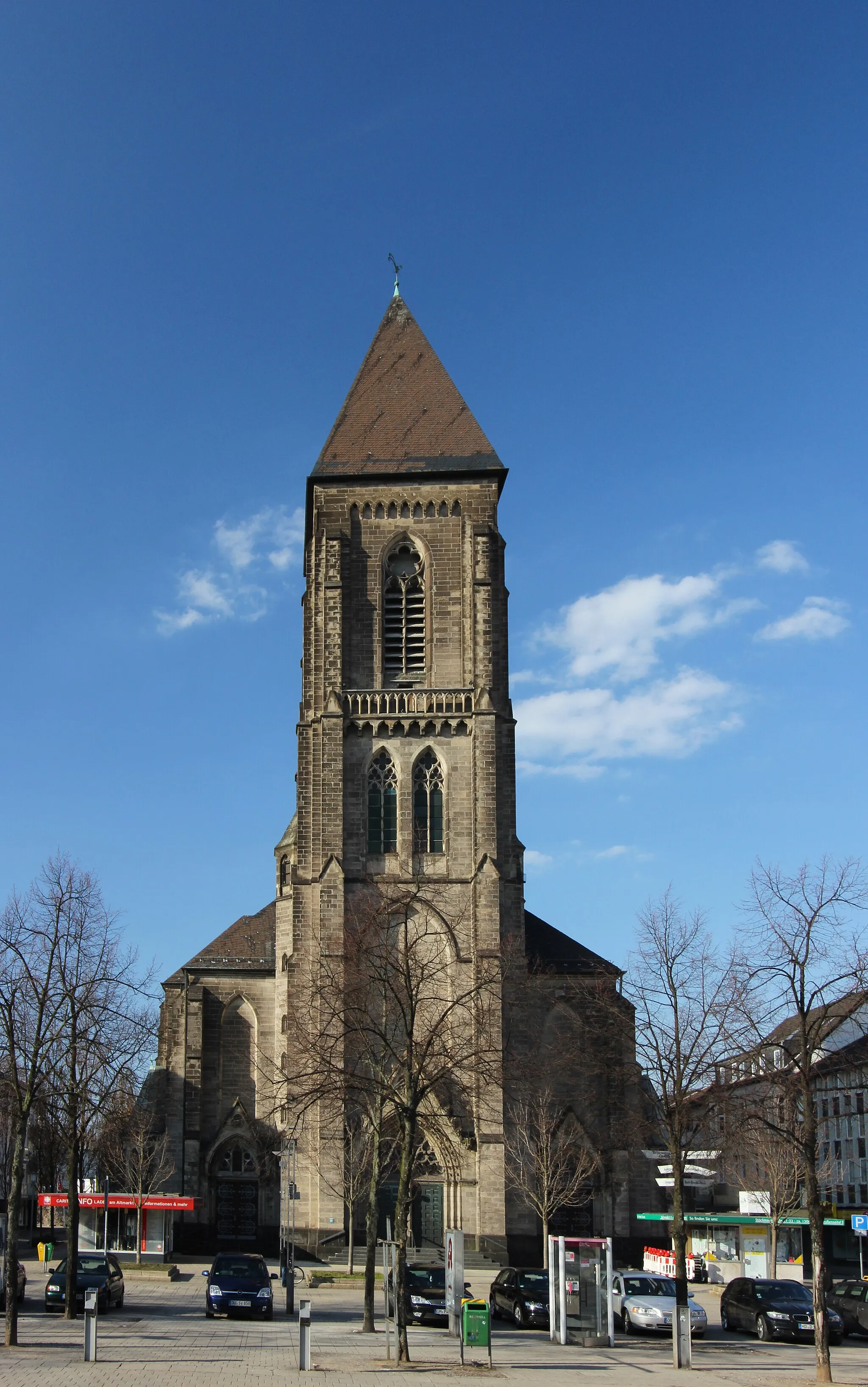 Photo showing: Die Herz-Jesu-Kirche am Altmarkt in Oberhausen, Nordrhein-Westfalen, Deutschland