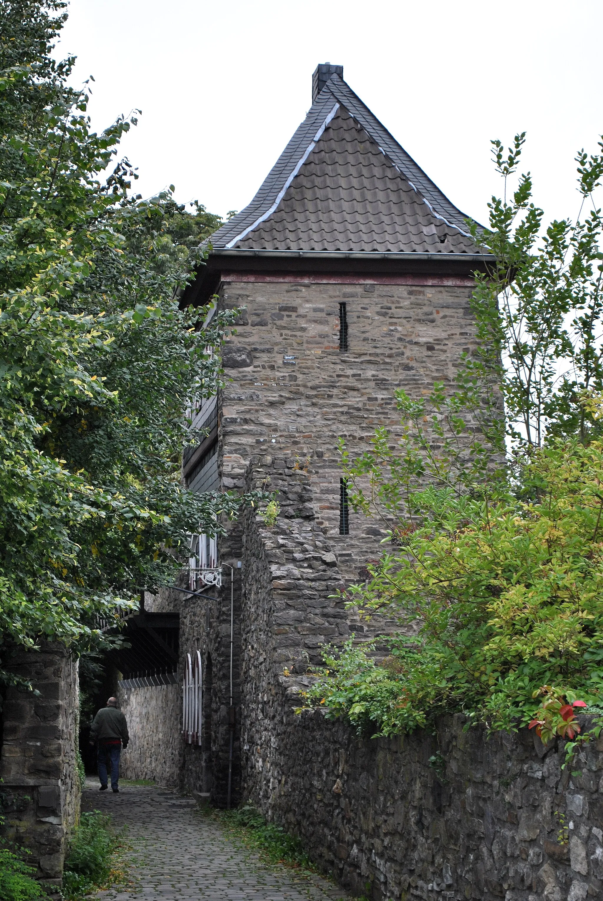 Photo showing: „Trinsenturm“ und Wehrgang der Stadtmauer von Ratingen (gegen Süd)