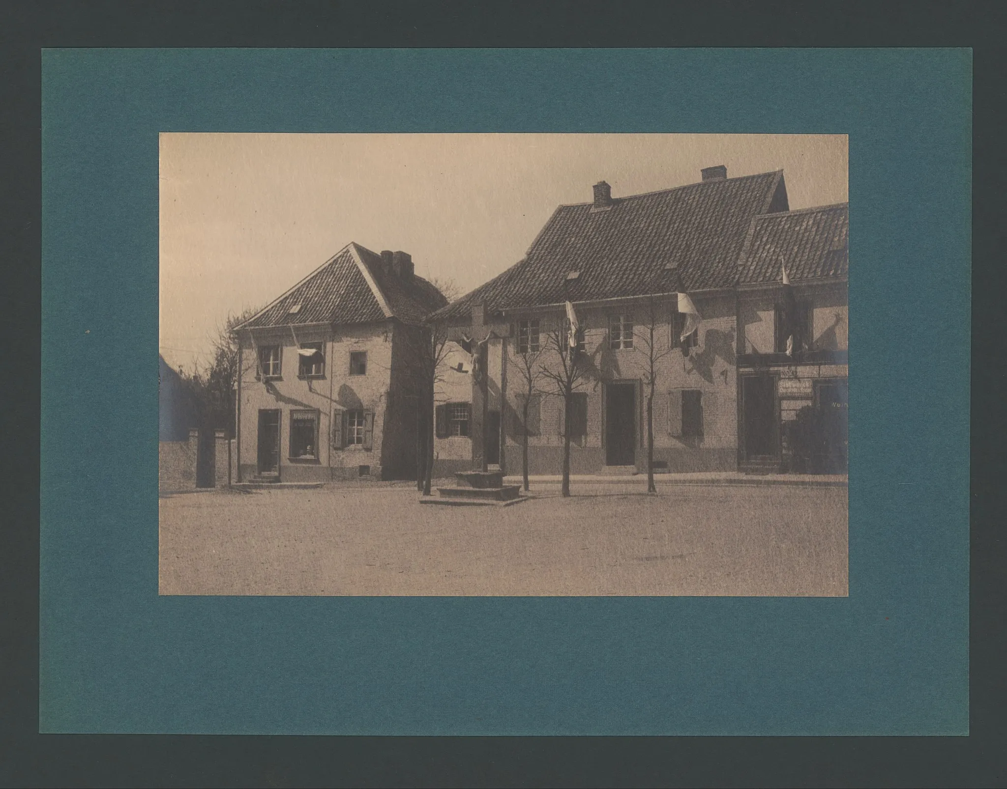 Photo showing: Burgwaldniel, alte Häuser am Markt, Westseite Ortsname 2021: Schwalmtal
