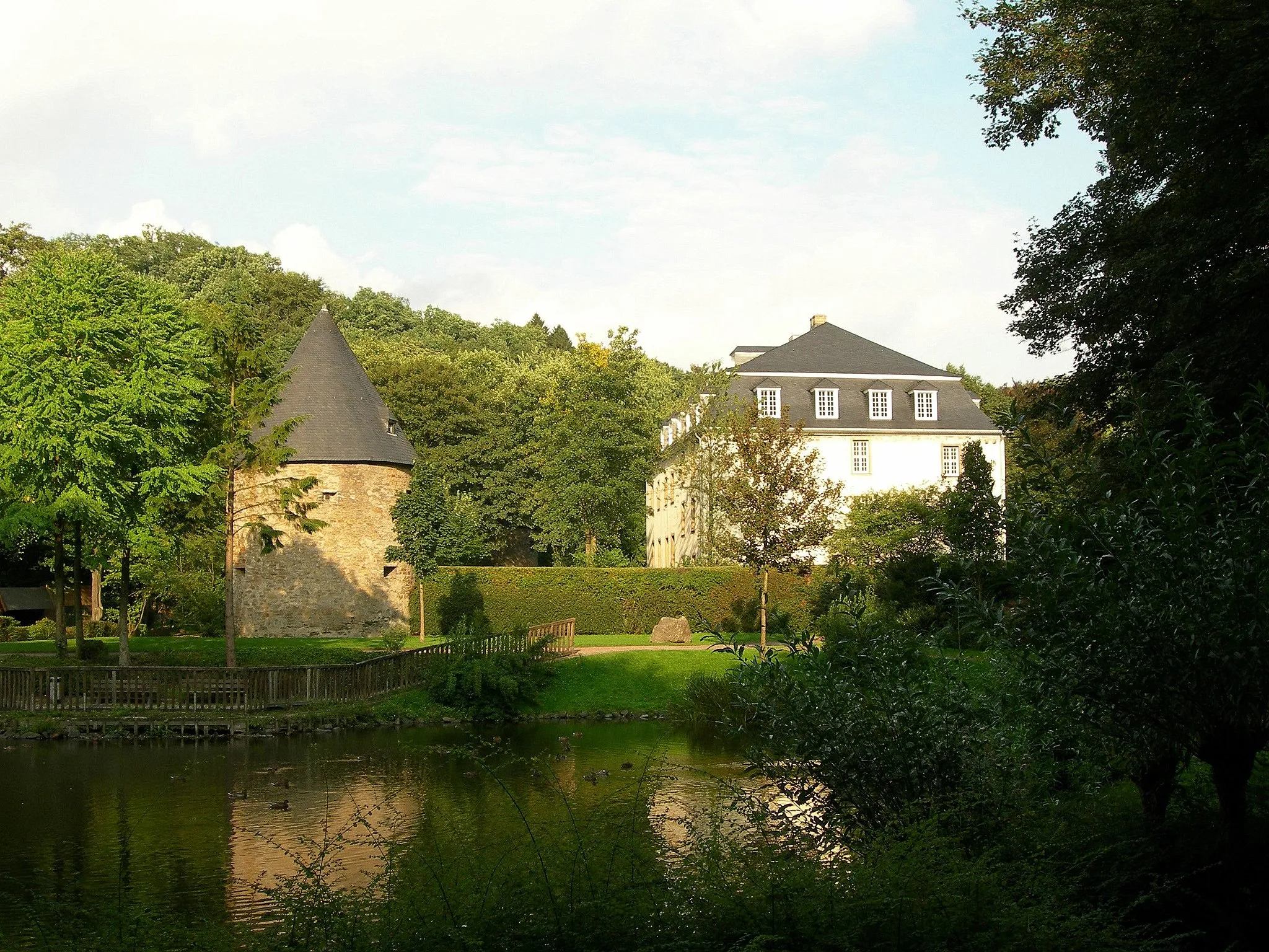 Photo showing: Schloss Hardenberg, Velbert Germany (Water Castle)