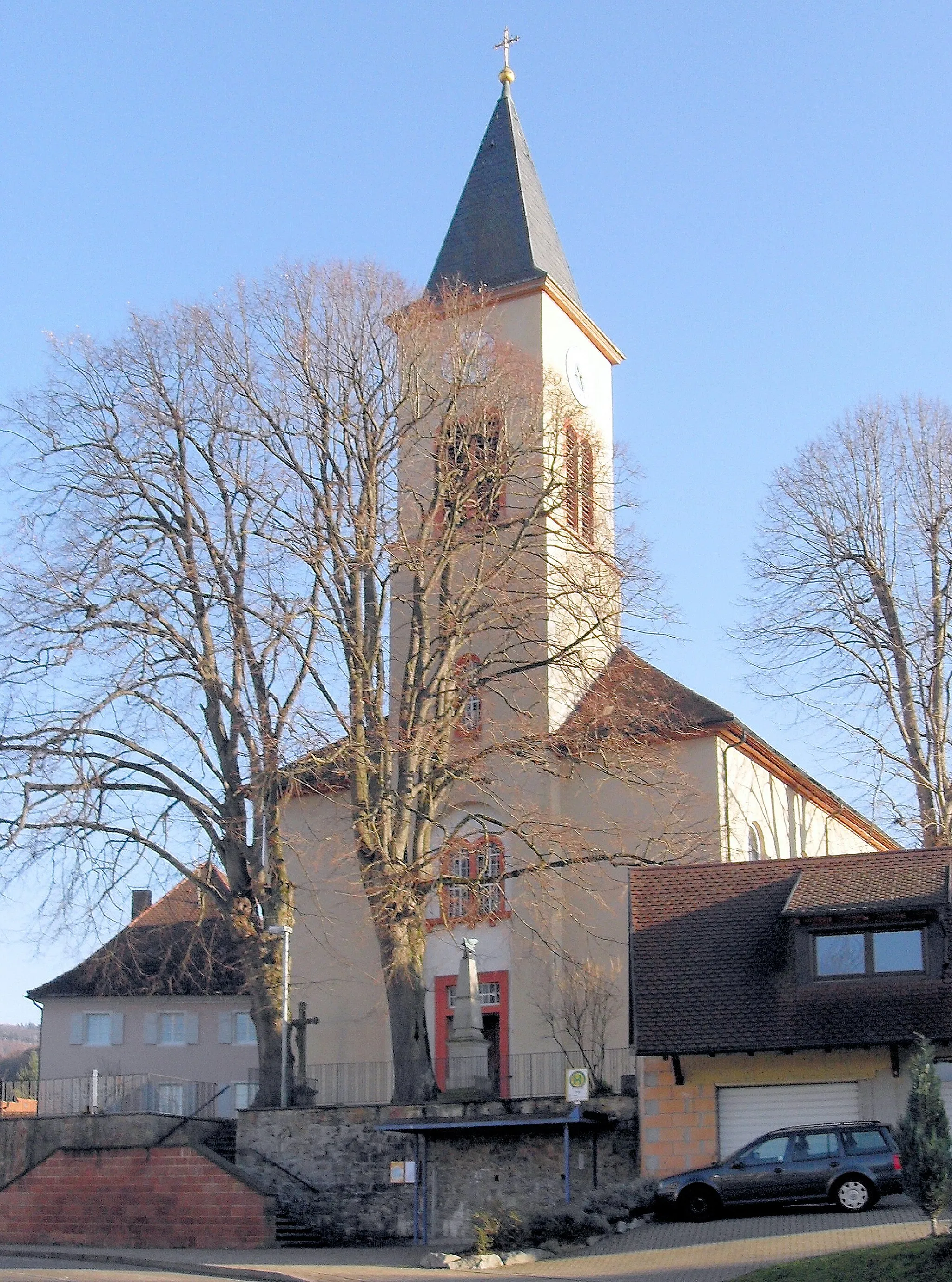 Photo showing: Nordwestseite der Kirche St. Hilarius in Bollschweil