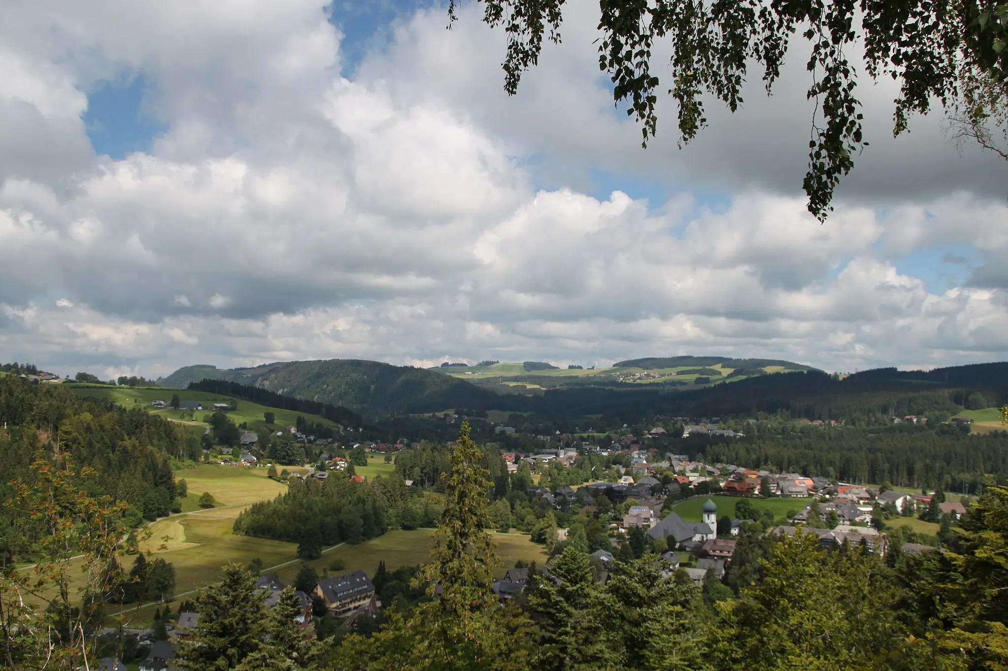Photo showing: Blick auf Hinterzarten von der Spitze der Adler-Sprungschanze