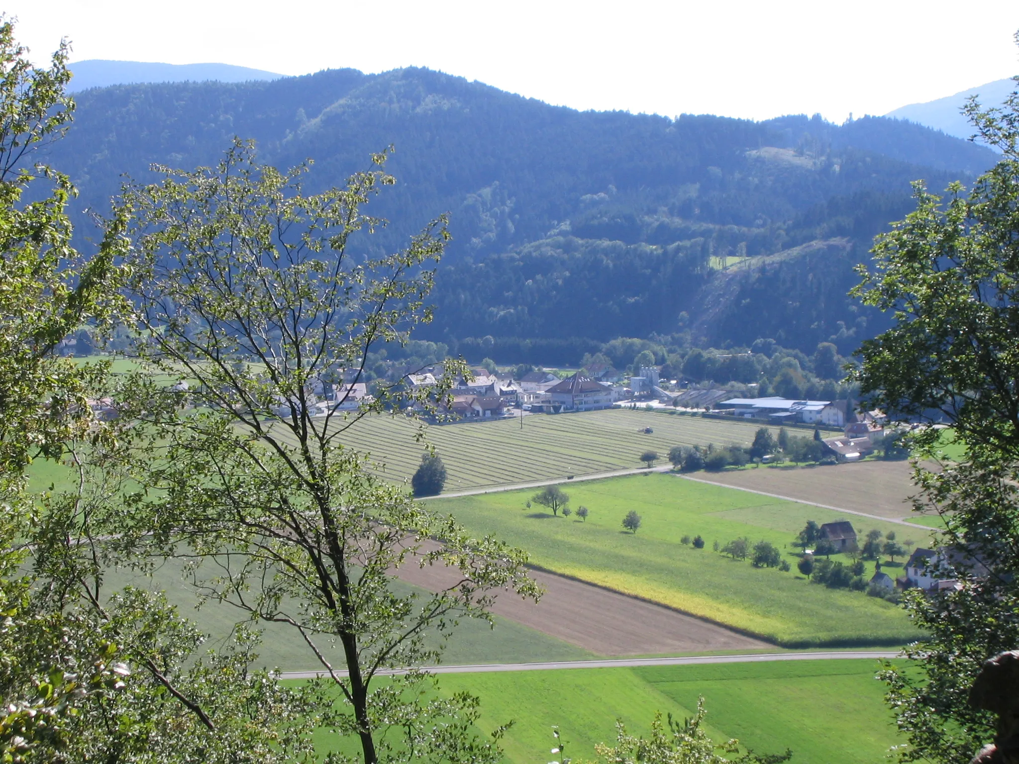 Photo showing: Himmelreich seen from the ruins of castle Wiesneck at Buchenbach, Black Forest