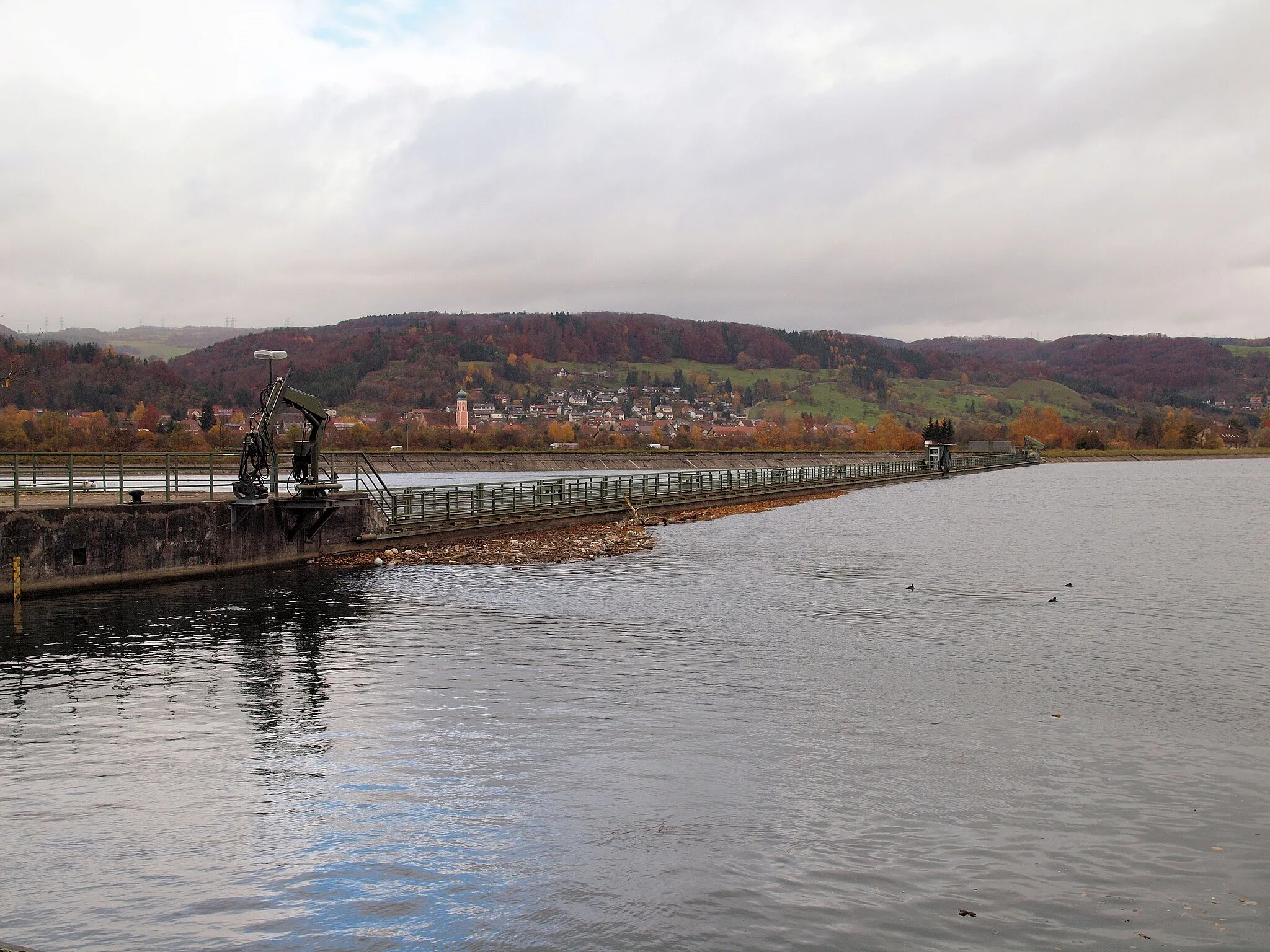 Photo showing: Wasserkraftwerk Albbruck-Dogern

Einlaufbauwerk.