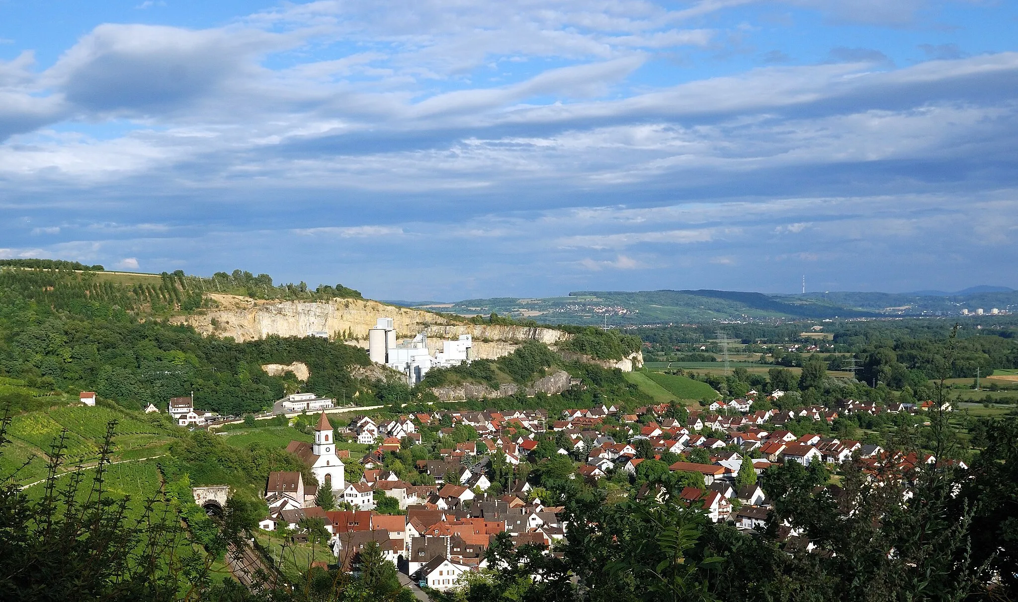 Photo showing: Blick auf Istein (zu Efringen Kirchen) Richtung Südosten vom Isteiner Klotz aus