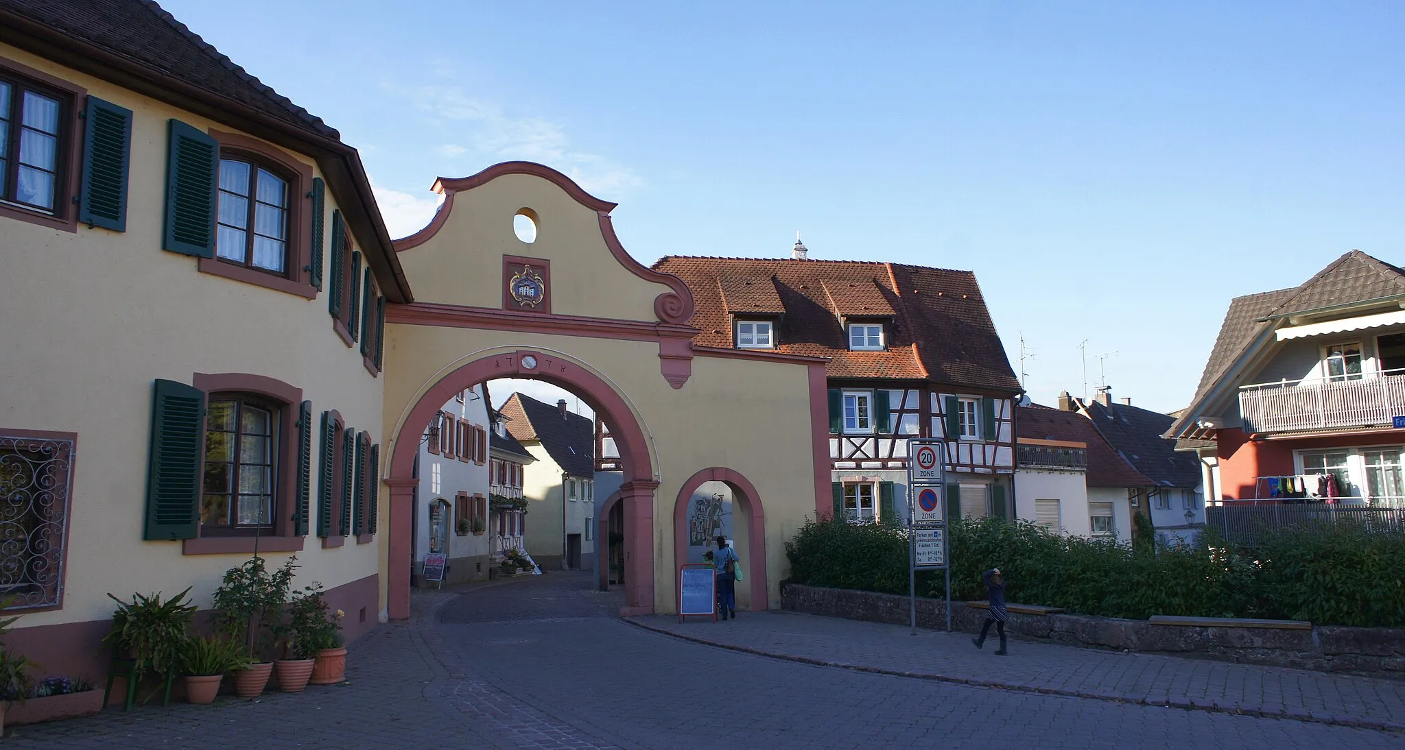 Photo showing: One of the renaissance gate of the old town of Ettenheim