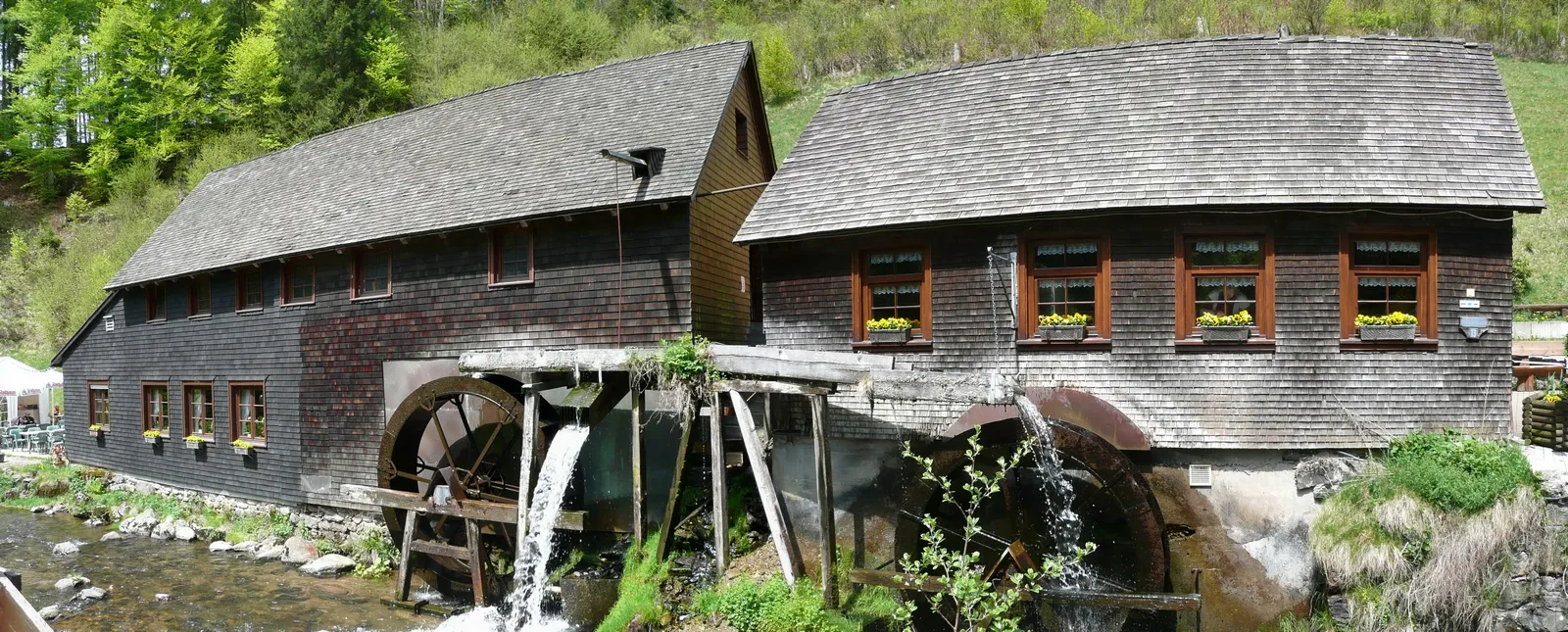 Photo showing: This image shows the Hexenloch mill in Furtwangen-Neukirch in the black forest. The mill was built 1825 and has been in operation ever since. Power output: 13 hp