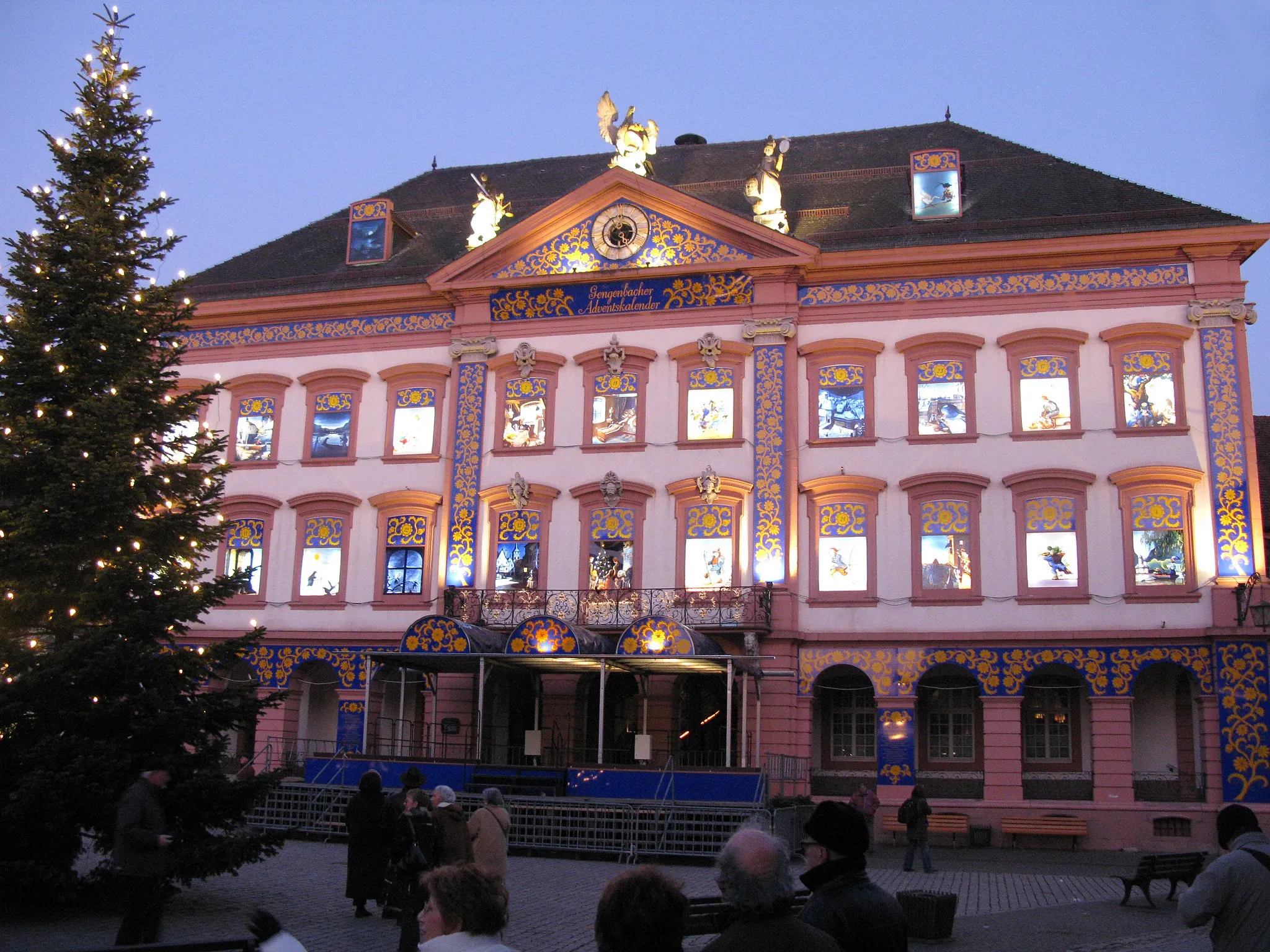 Photo showing: Gengenbacher Rathaus als Adventskalenderhaus
