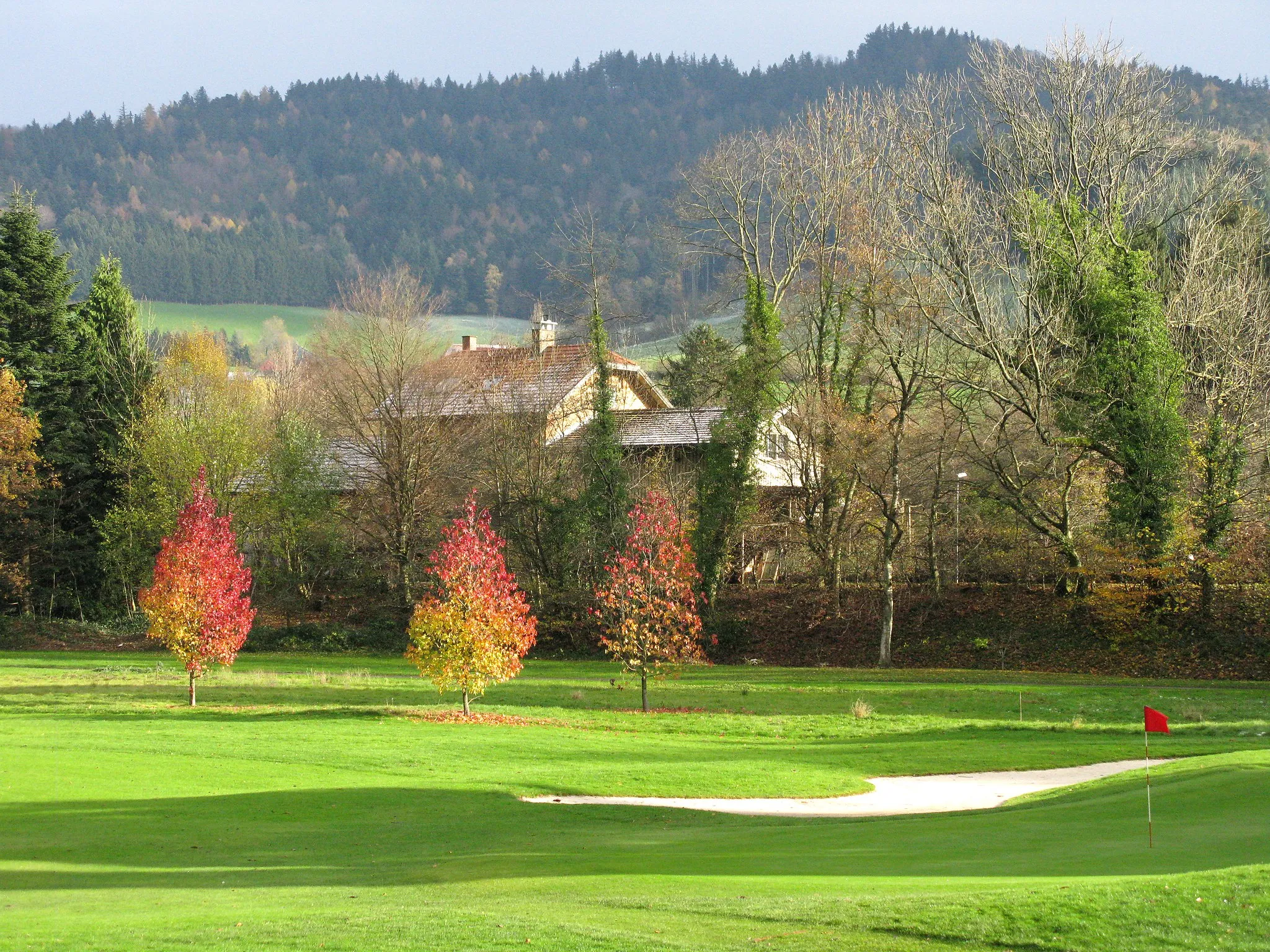 Photo showing: Golfplatz Gütermann, mit Bahnhof Gutach