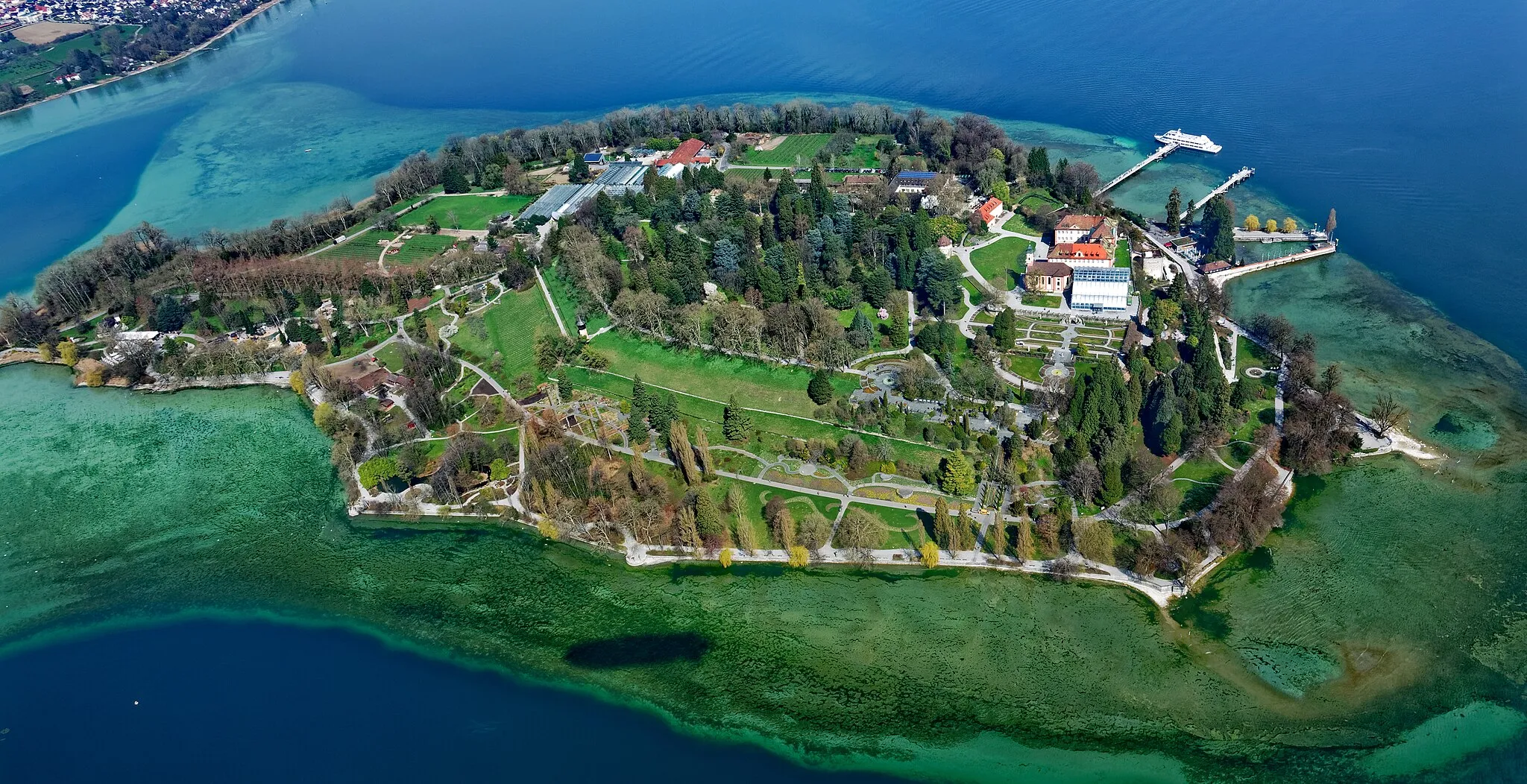 Photo showing: Island of Mainau, Lake Constance, photographed from Zeppelin.