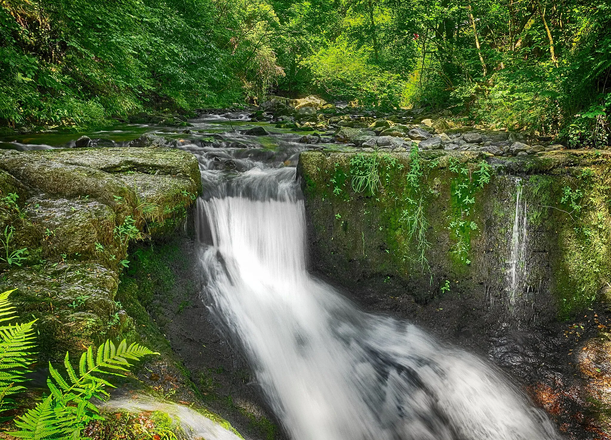 Photo showing: Wasserfall in Murg (Hochrhein). Zugänglich durch den Ausbau des Murgtalpfades.