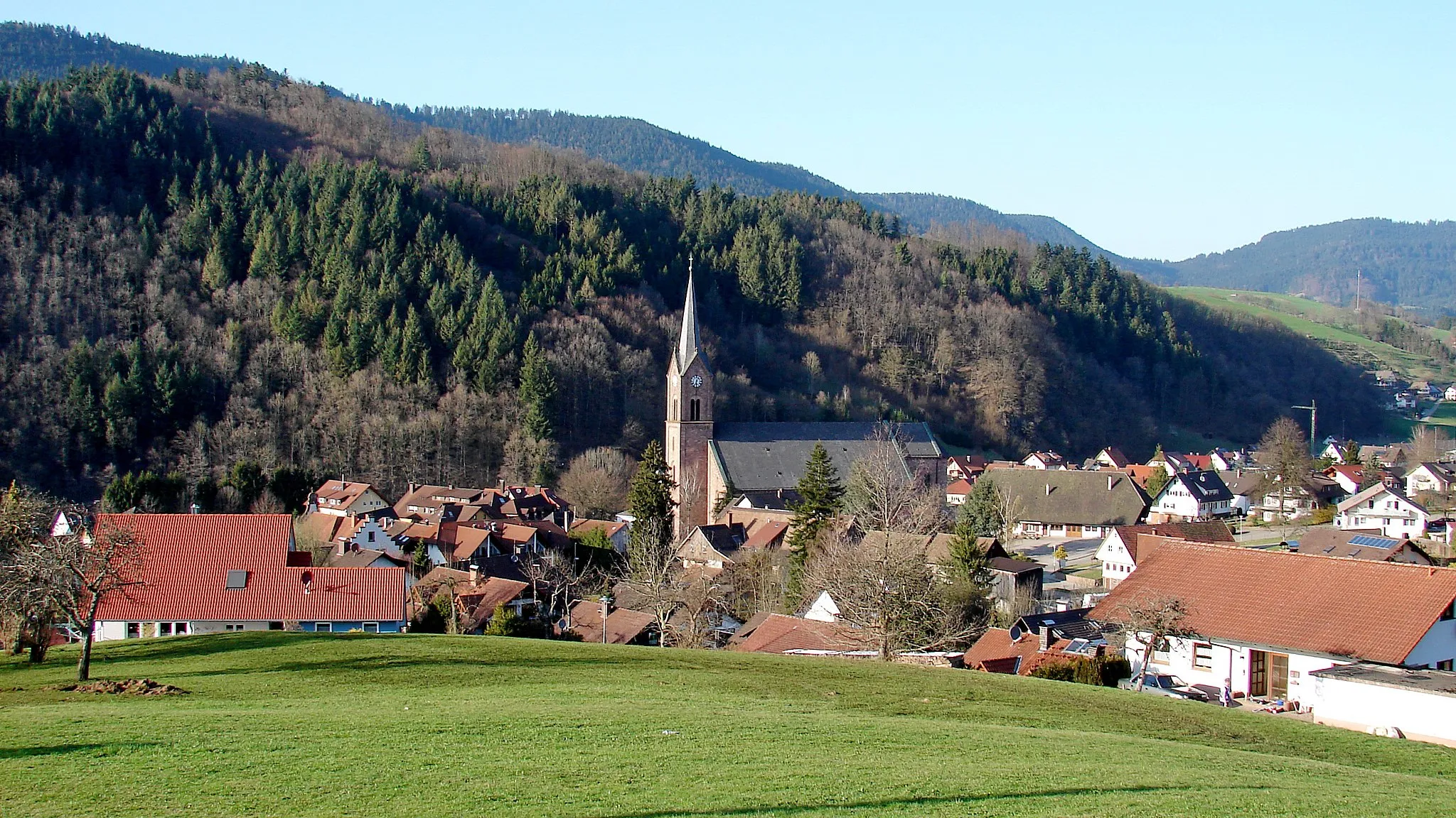 Photo showing: Oberharmersbach liegt im mittleren Schwarzwald im Tal des Harmersbachs, der bei Biberach in die Kinzig mündet.