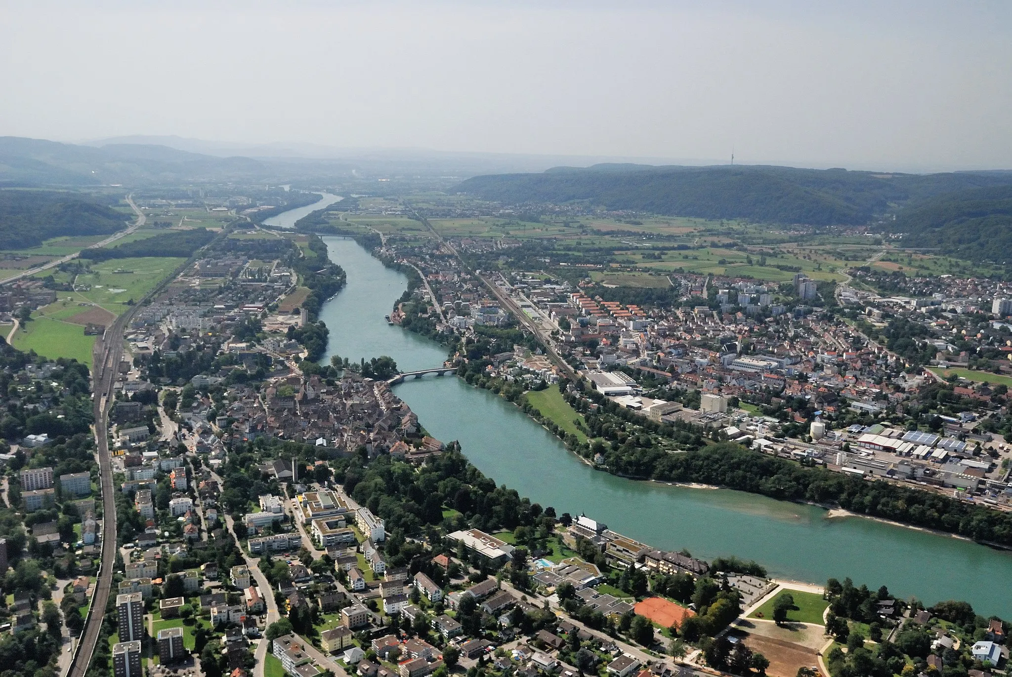 Photo showing: aerial view of Rheinfelden, Switzerland and Rheinfelden (Baden) apart from the River Rhine