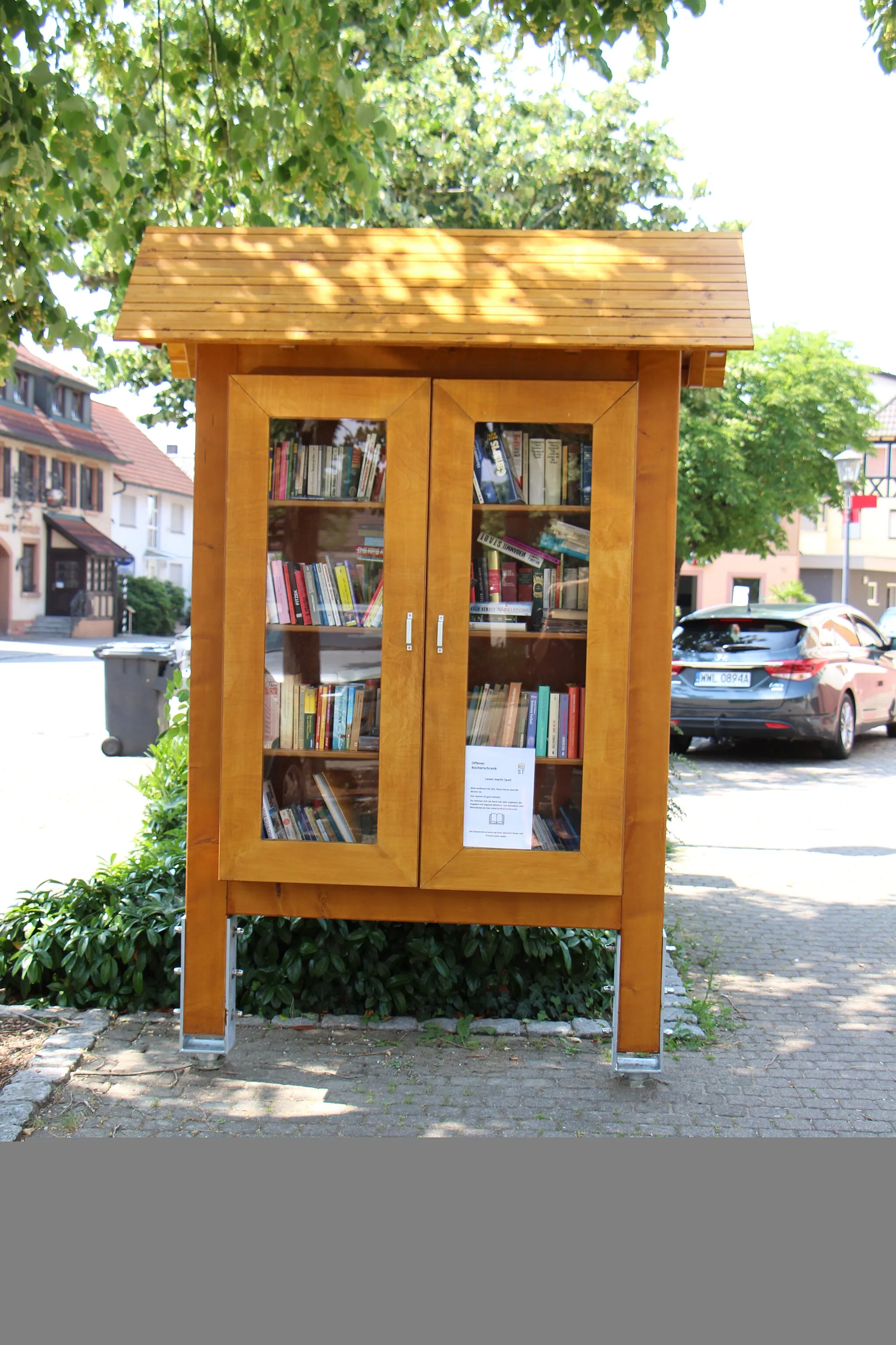 Photo showing: Offener Bücherschrank in Rust am Sonnenplatz