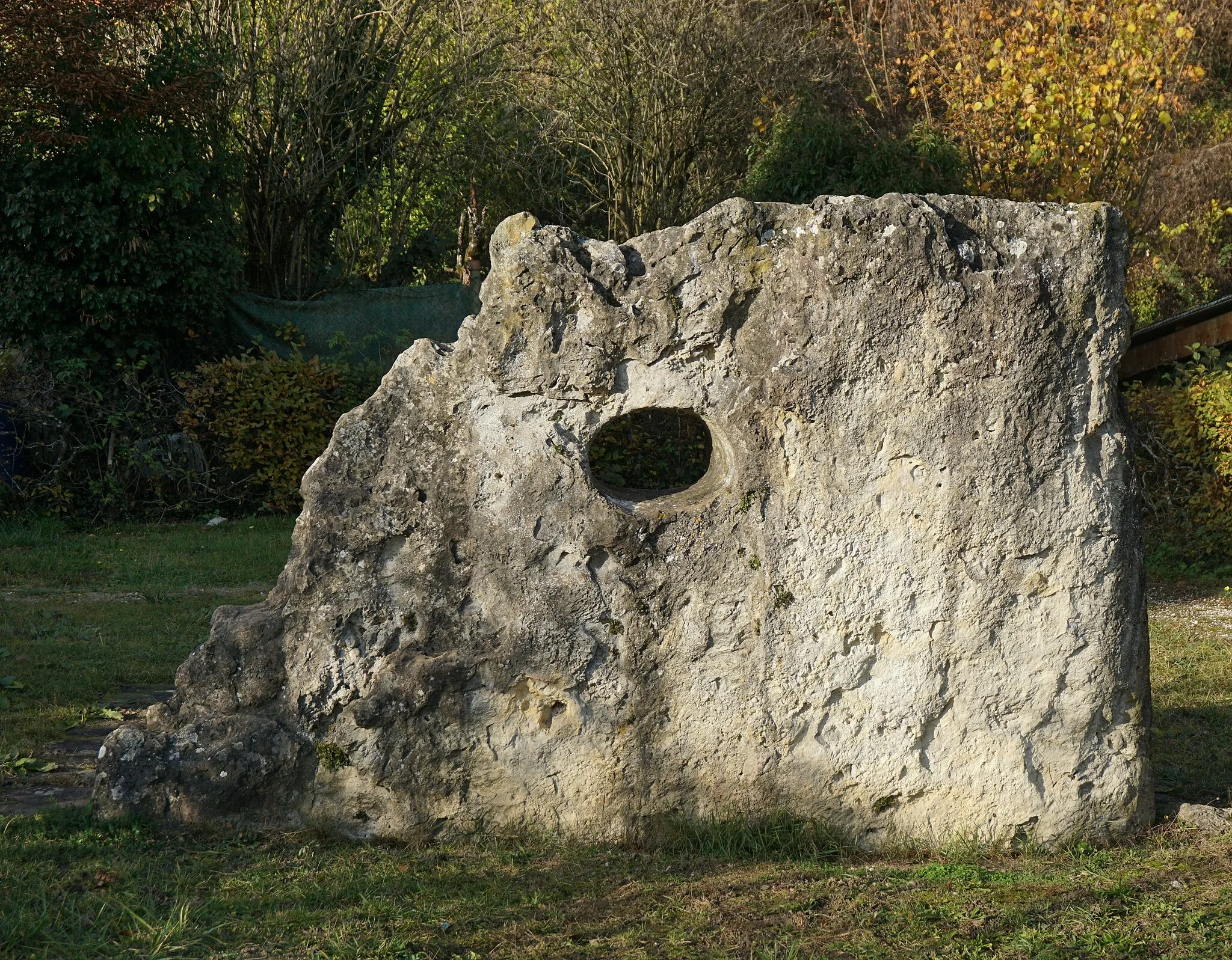 Photo showing: Der Heidenstein in Niederschwörstadt - Südansicht.