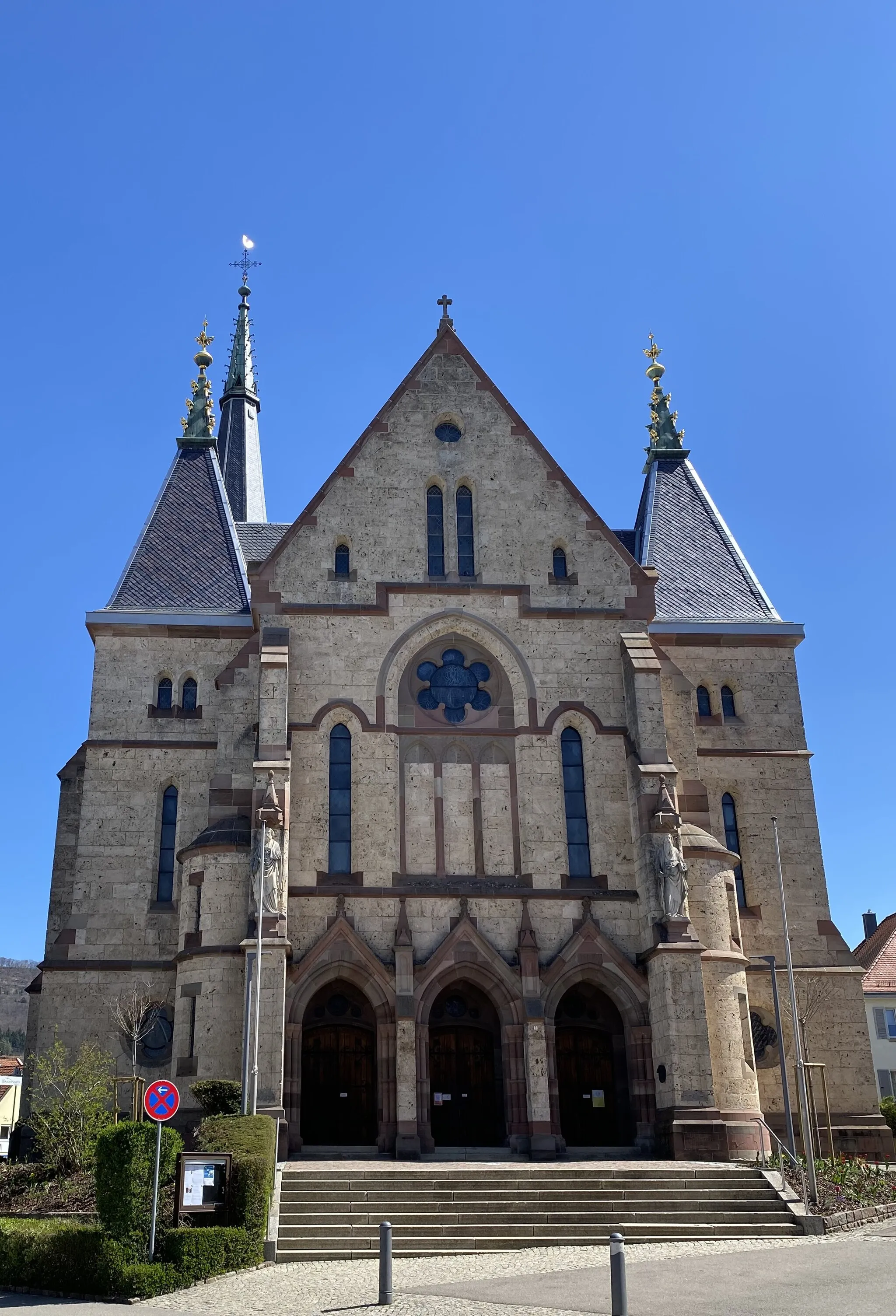 Photo showing: Ansicht des Hauptportals der katholischen Kirche St. Peter und Paul in Spaichingen