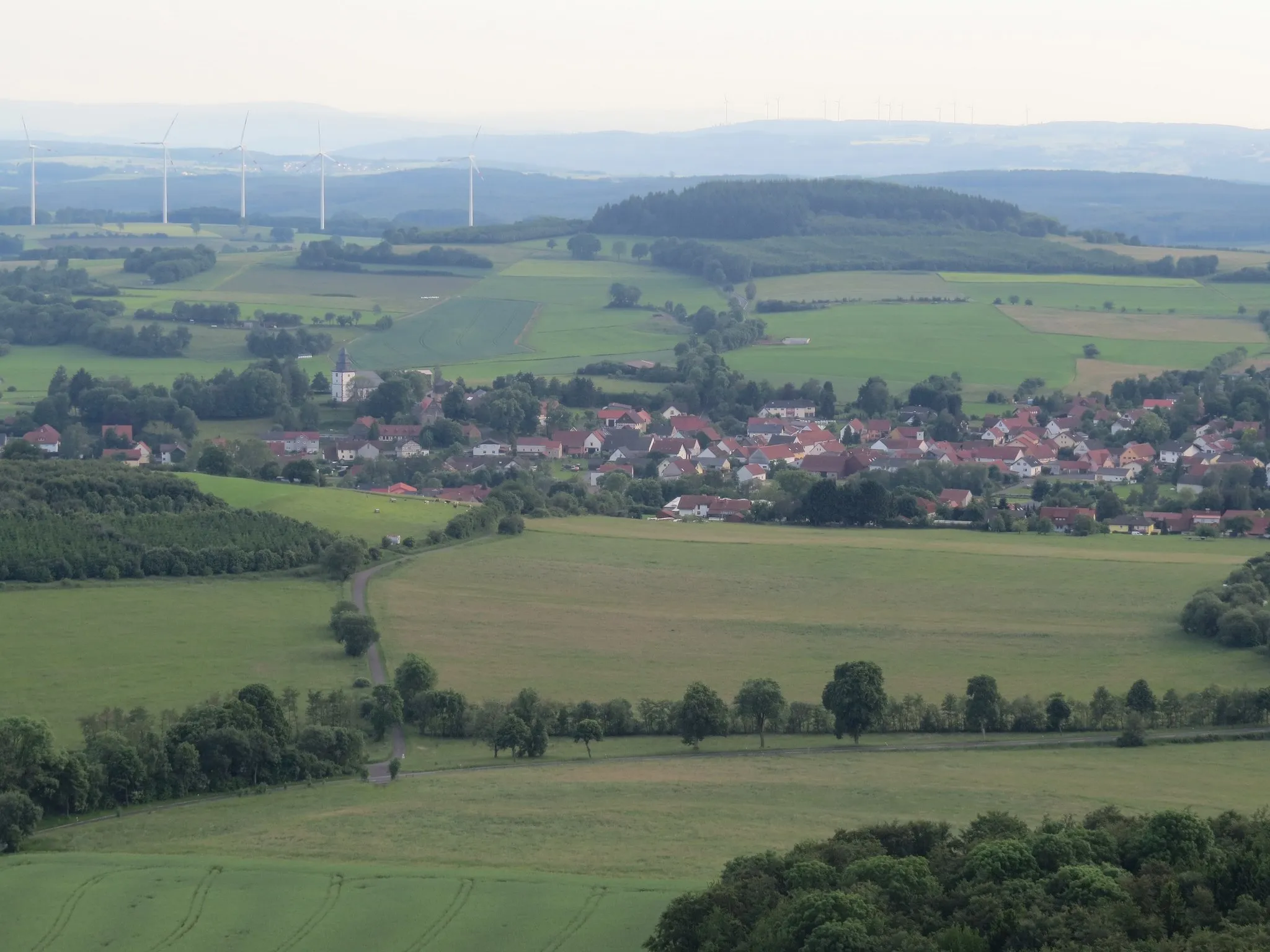 Photo showing: View from Turbine No. 8 in the "Windwald Blaues Eck" wind farm near Freiensteinau (Hesse, Germany) at the village itself.