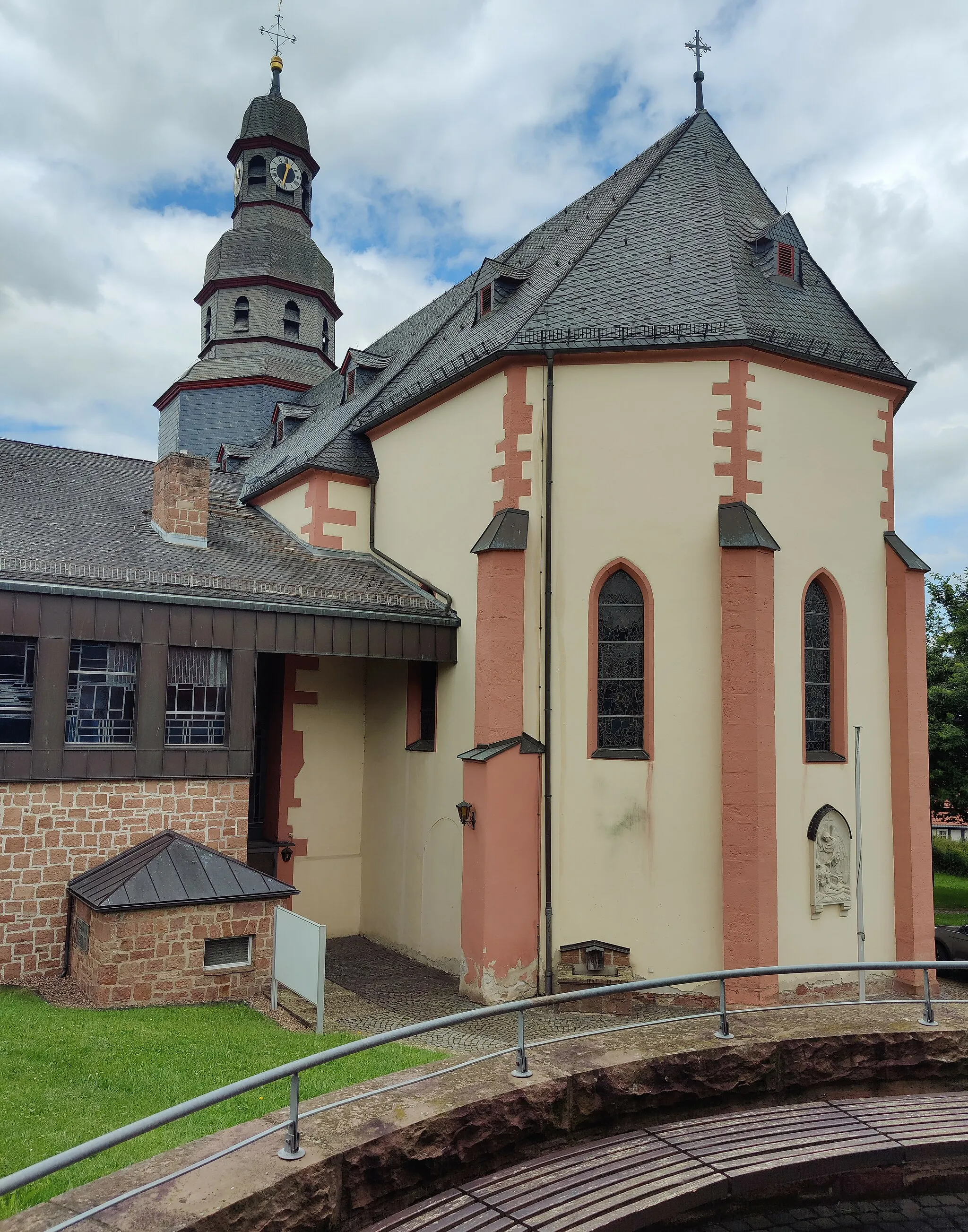 Photo showing: Katholische Pfarrkirche St. Blasius und St. Elisabeth Niederklein, Stadt Stadtallendorf, Landkreis Marburg-Biedenkopf, Hessen, Deutschland