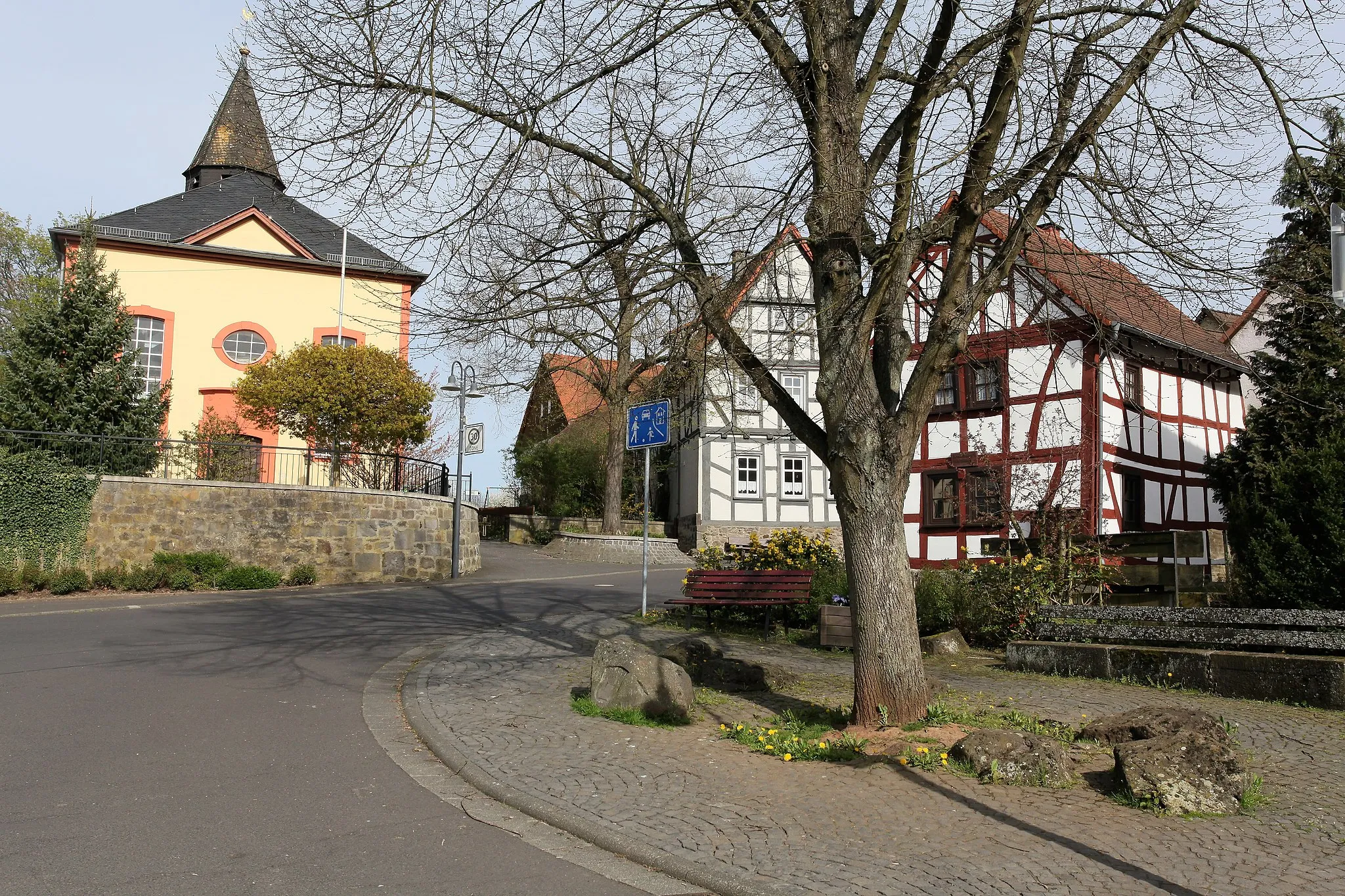 Photo showing: Reiskirchen Evangelische Kirche altes Pfarrhaus und Hirtenhaus