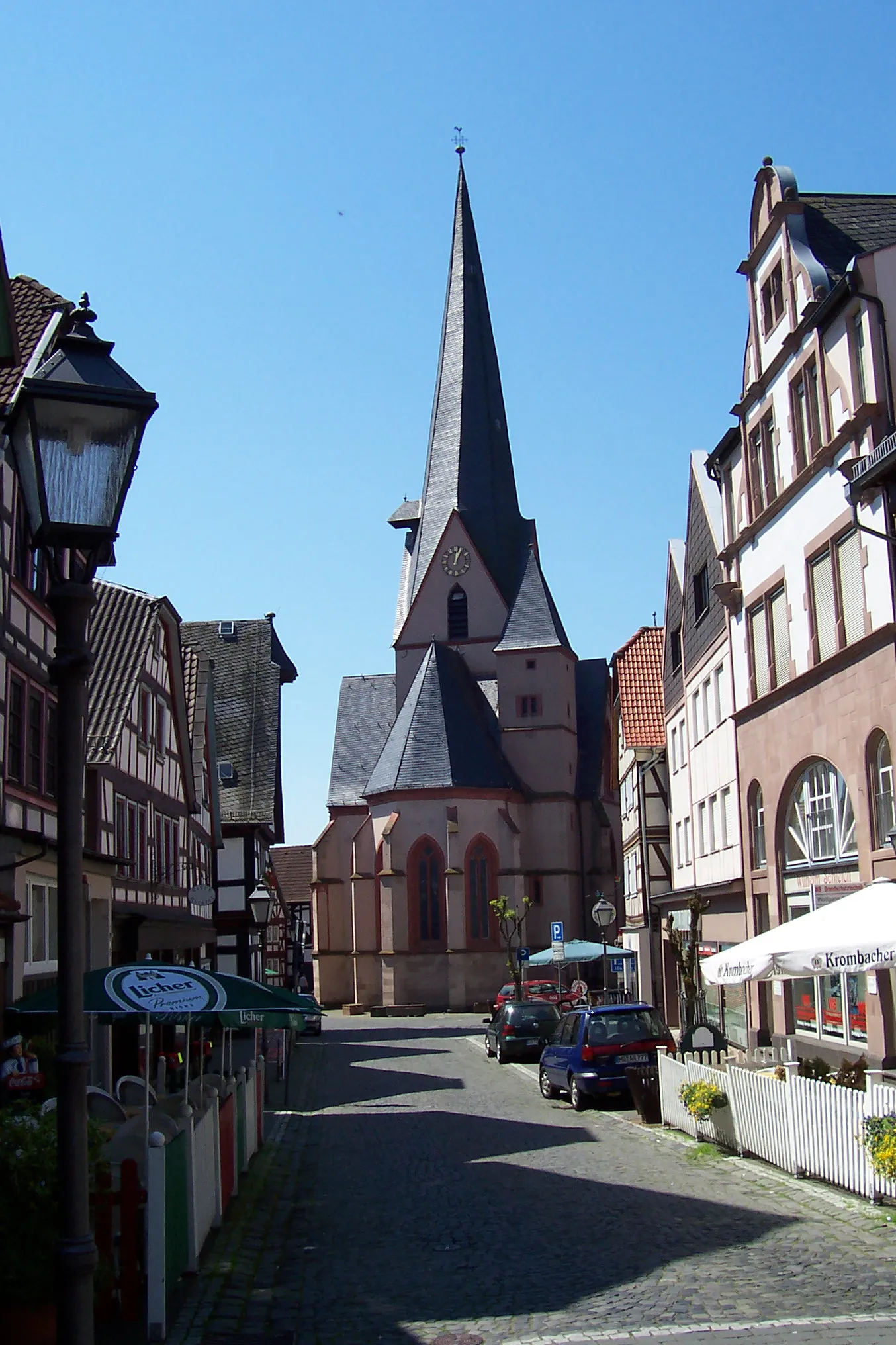 Photo showing: Martkstadt Schotten, Marktstrasse und Liebfrauenkirche

Foto 2005, Matthias Monien