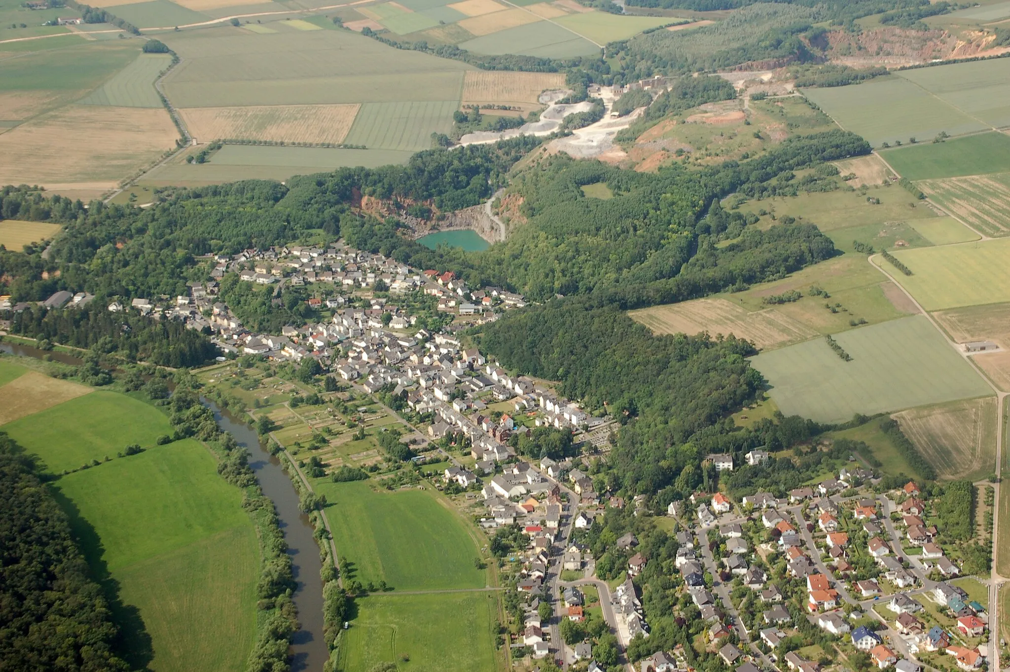 Photo showing: Aerial photograph of Steeden, Runkel (Lahn), Hesse, Germany