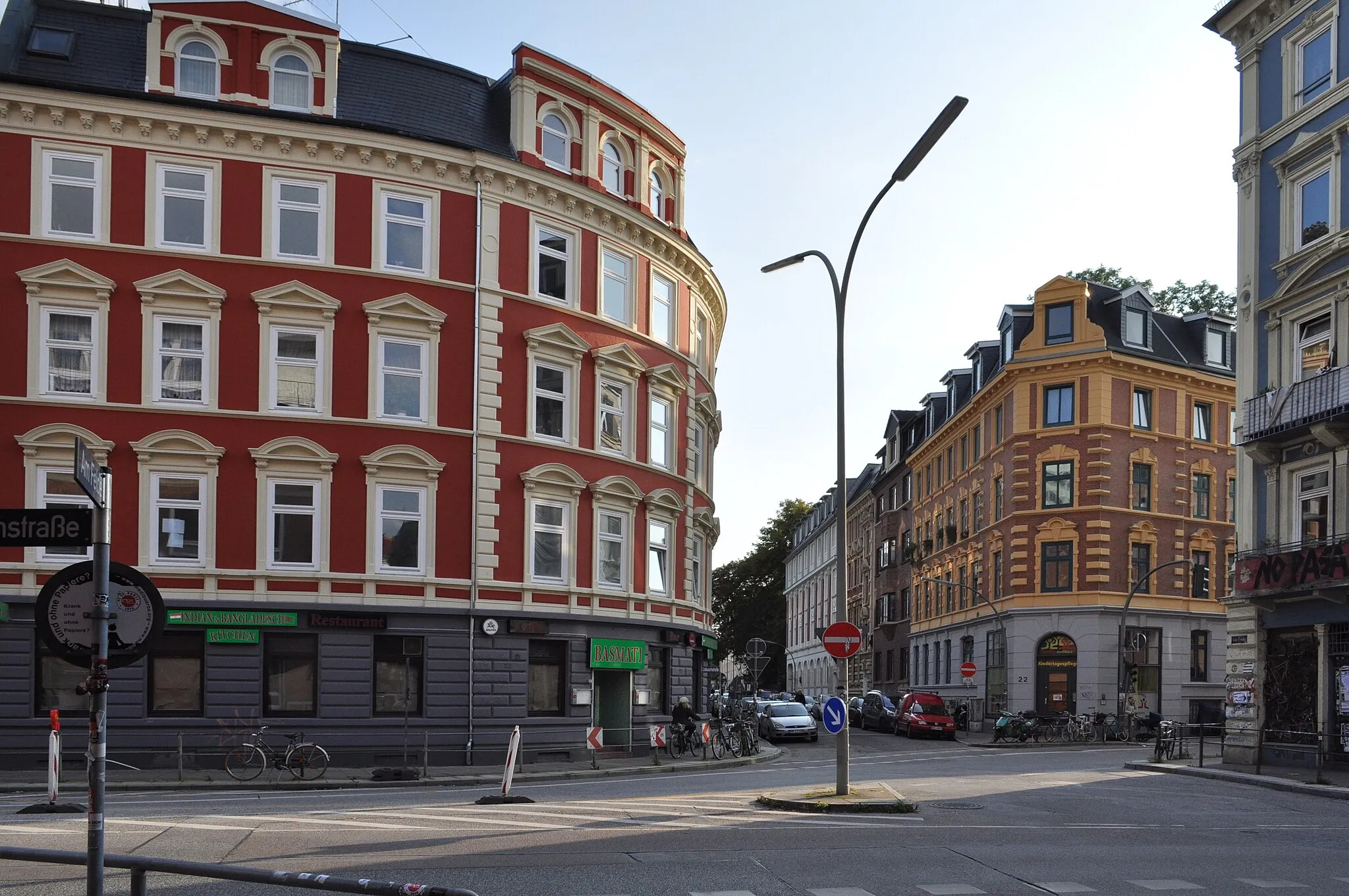 Photo showing: Kreuzung Am Felde/Lobuschstraße in Hamburg-Ottensen.