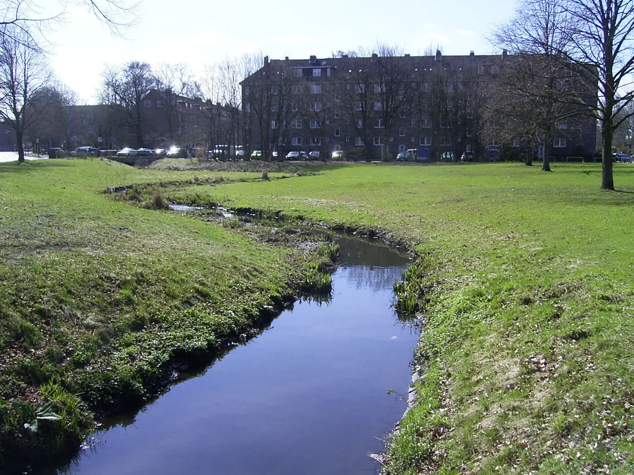 Photo showing: Renaturierte Aue der Seebek als Grenze zwischen de:Hamburg-Barmbek-Nord und de:Hamburg-Bramfeld