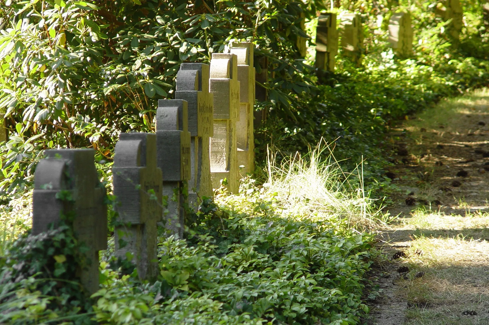 Photo showing: Hamburg, district Harburg, township Eissendorf, Friedhofstrasse, war memorial on "new cemetery" (originally WW1, later also tombs with bomb victims)