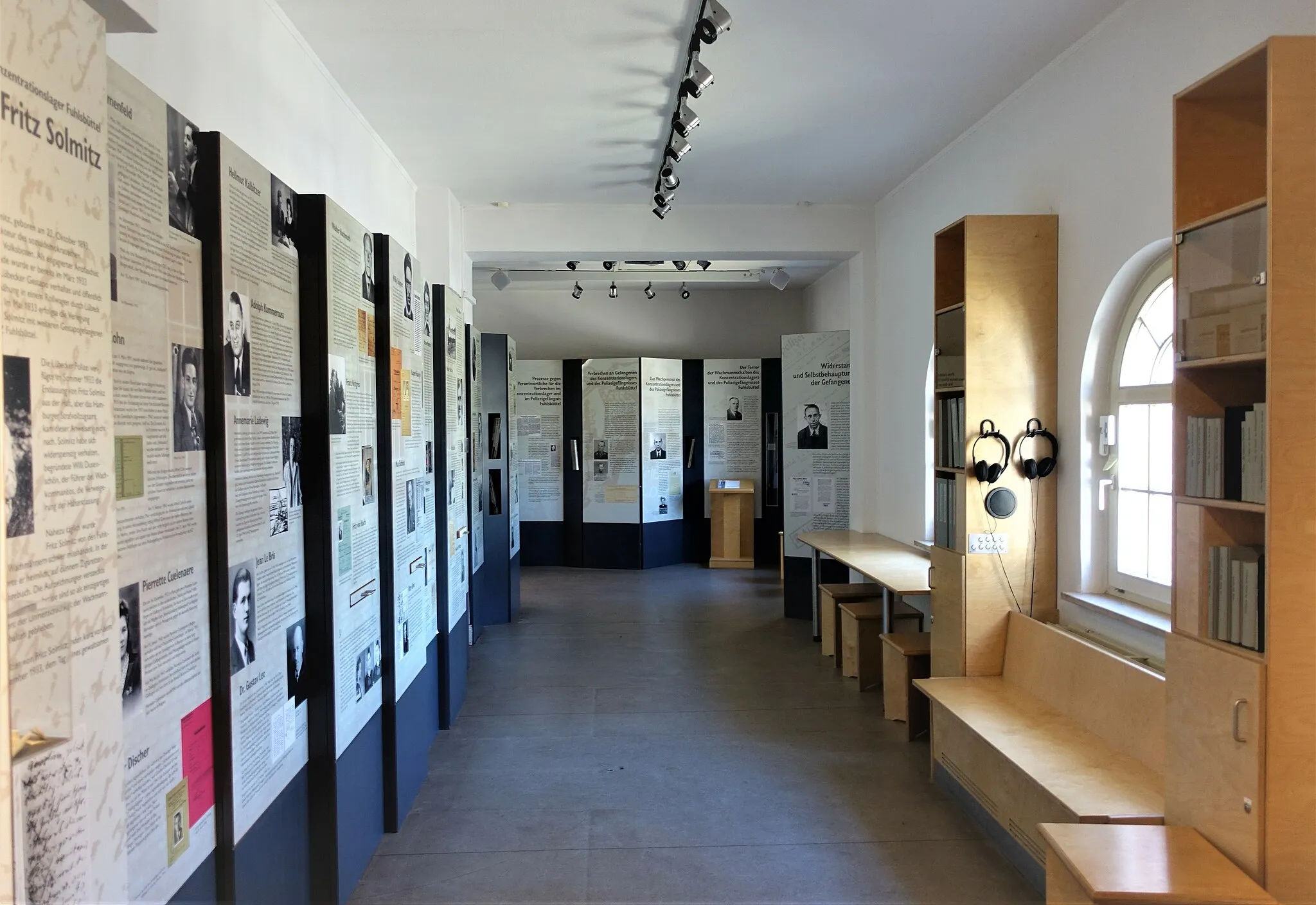Photo showing: Gedenkstätte Fuhlsbüttel Blick in die Ausstellung