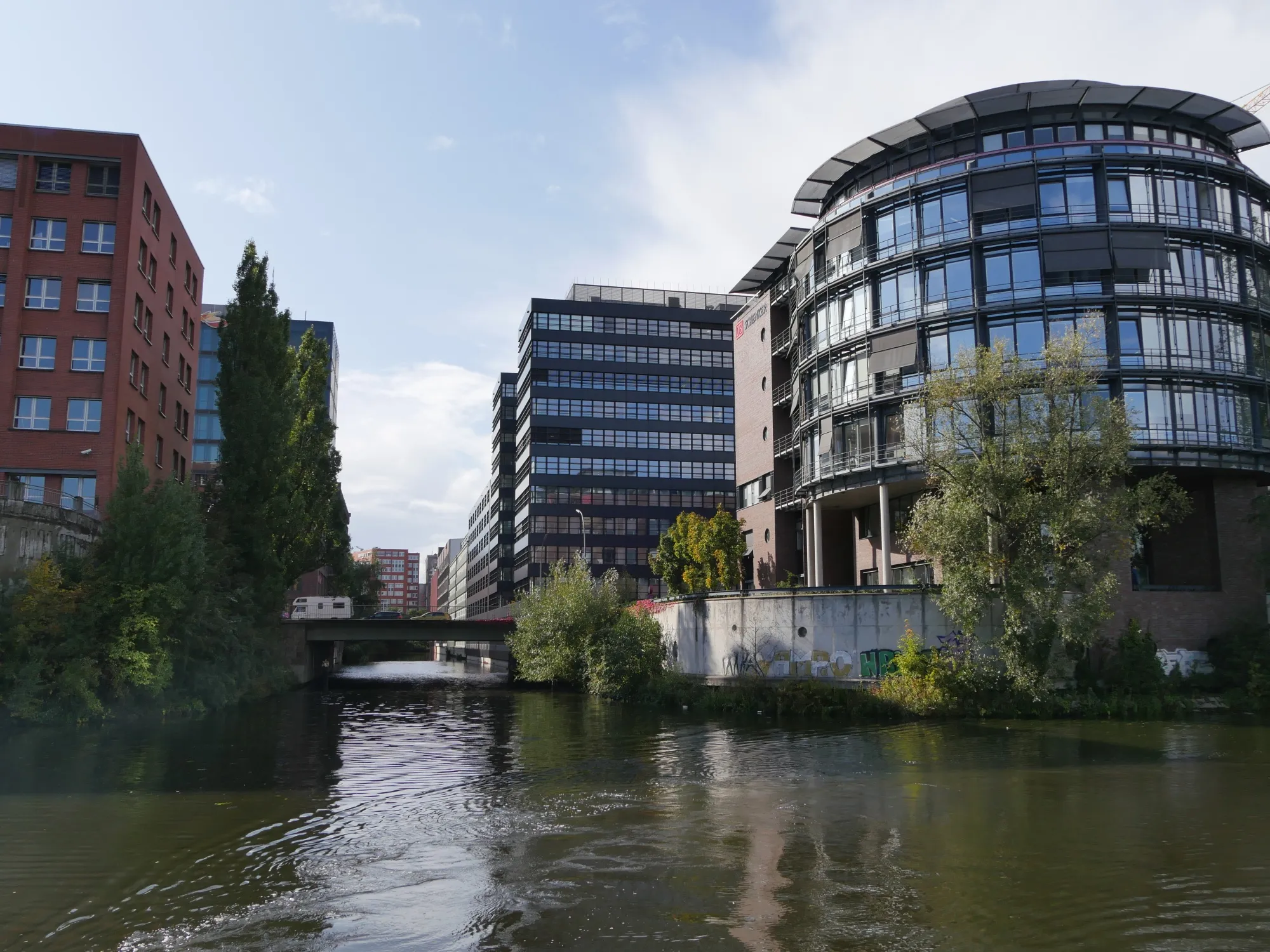 Photo showing: Hammerbrook: Südkanal, Dritte Heidenkampbrücke, Hochwasserbassin