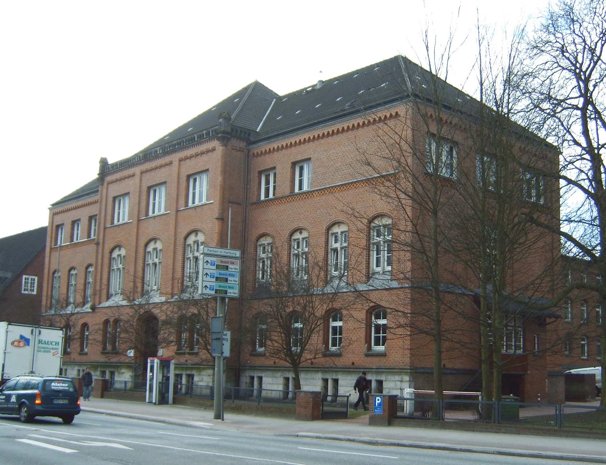 Photo showing: Gebäude des Amtsgerichts Hamburg-Harburg (Deutschland)
aufgenommen am 6.4.2006

Urheber: Olaf Meister
