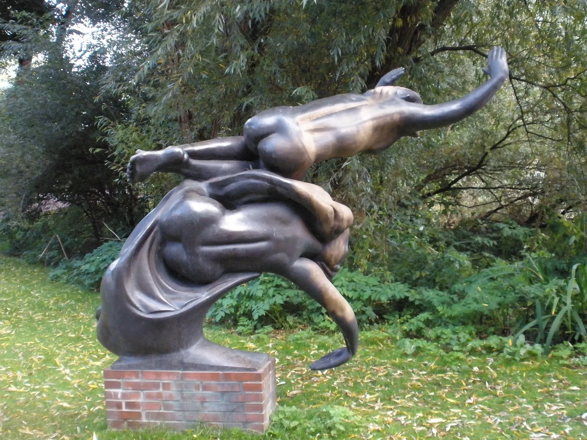 Photo showing: skulptur ätherwelle von friedrich wield 1933 - denkmal für heinrich hertz hamburg eichenpark harvestehude alster, standort derzeit NDR-Funkhaus, Rotherbaum