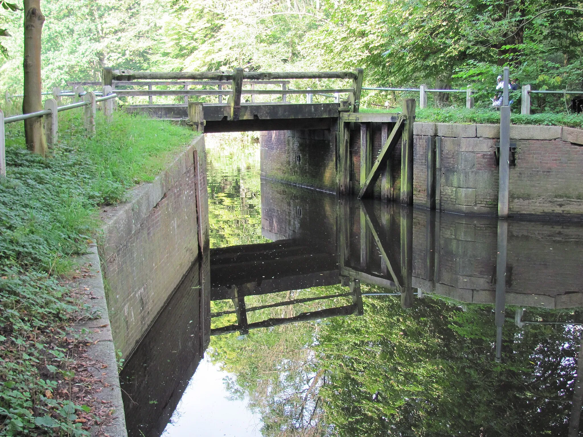 Photo showing: Obere Brücke an der Mellingburger Schleuse in Hamburg