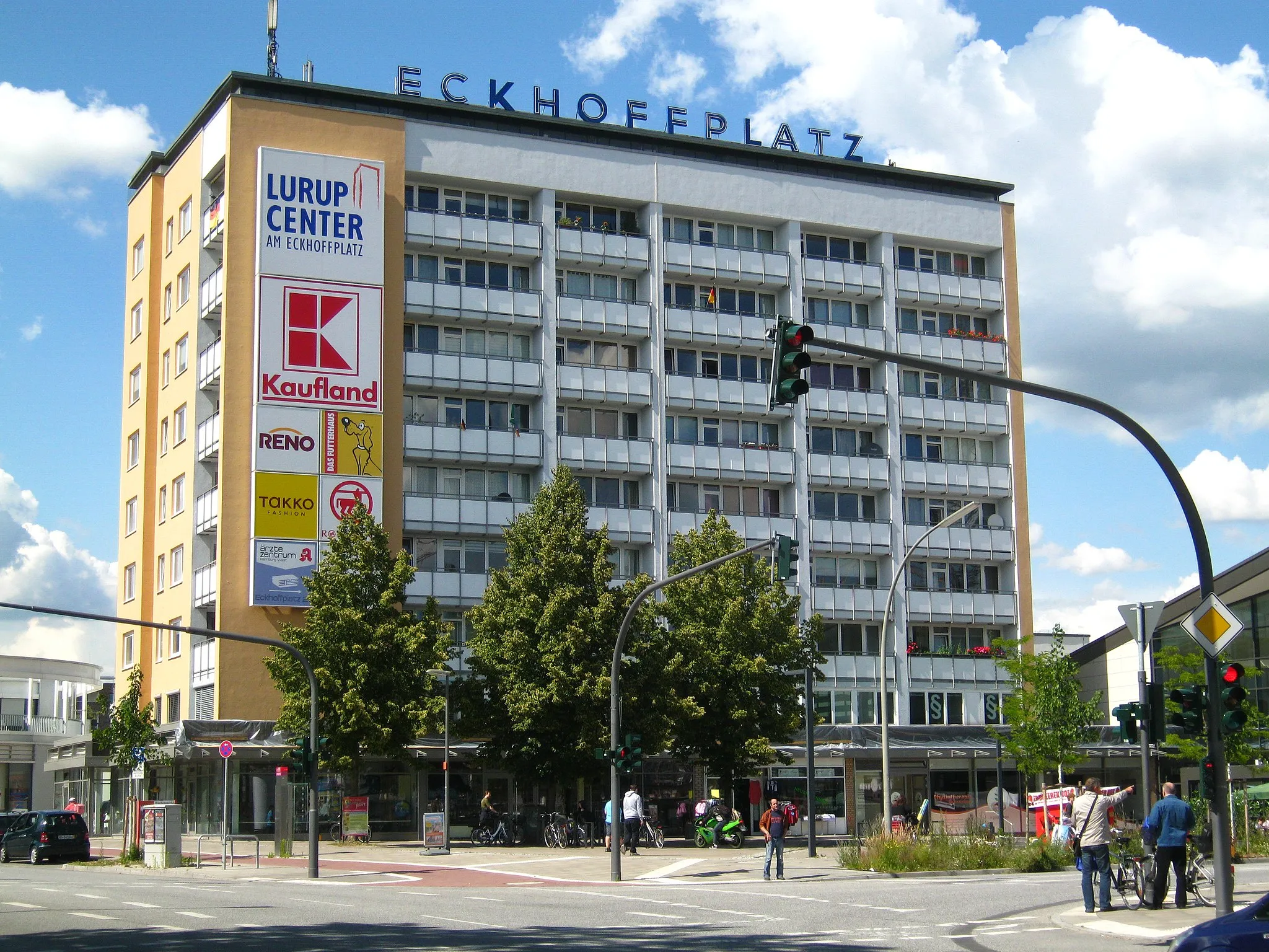 Photo showing: Eckhoffplatz in Hamburg-Lurup an der Luruper Hauptstraße.