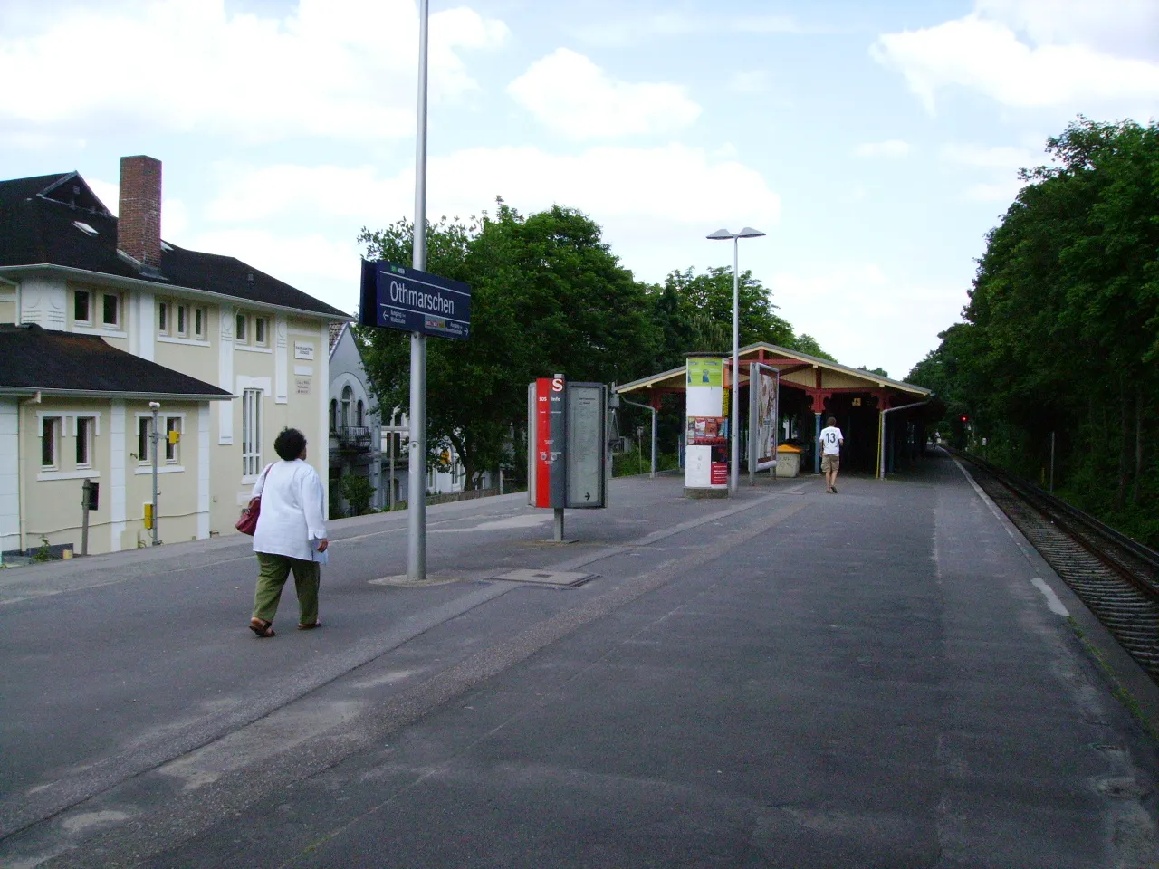 Photo showing: Othmarschen railway station, Hamburg S-Bahn, Hamburg, Germany