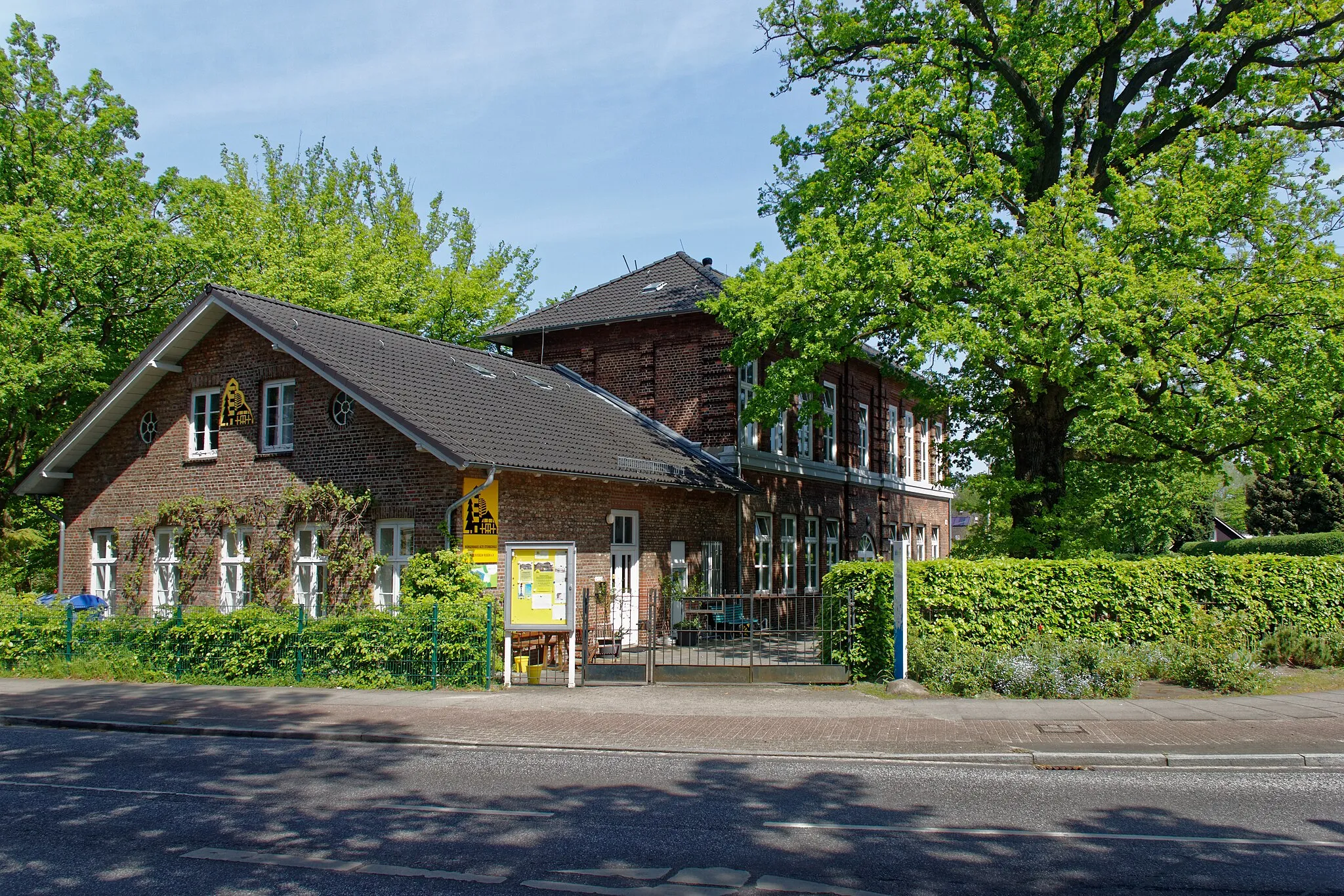 Photo showing: Hamburg-Rissen, Wedeler Landstraße 2