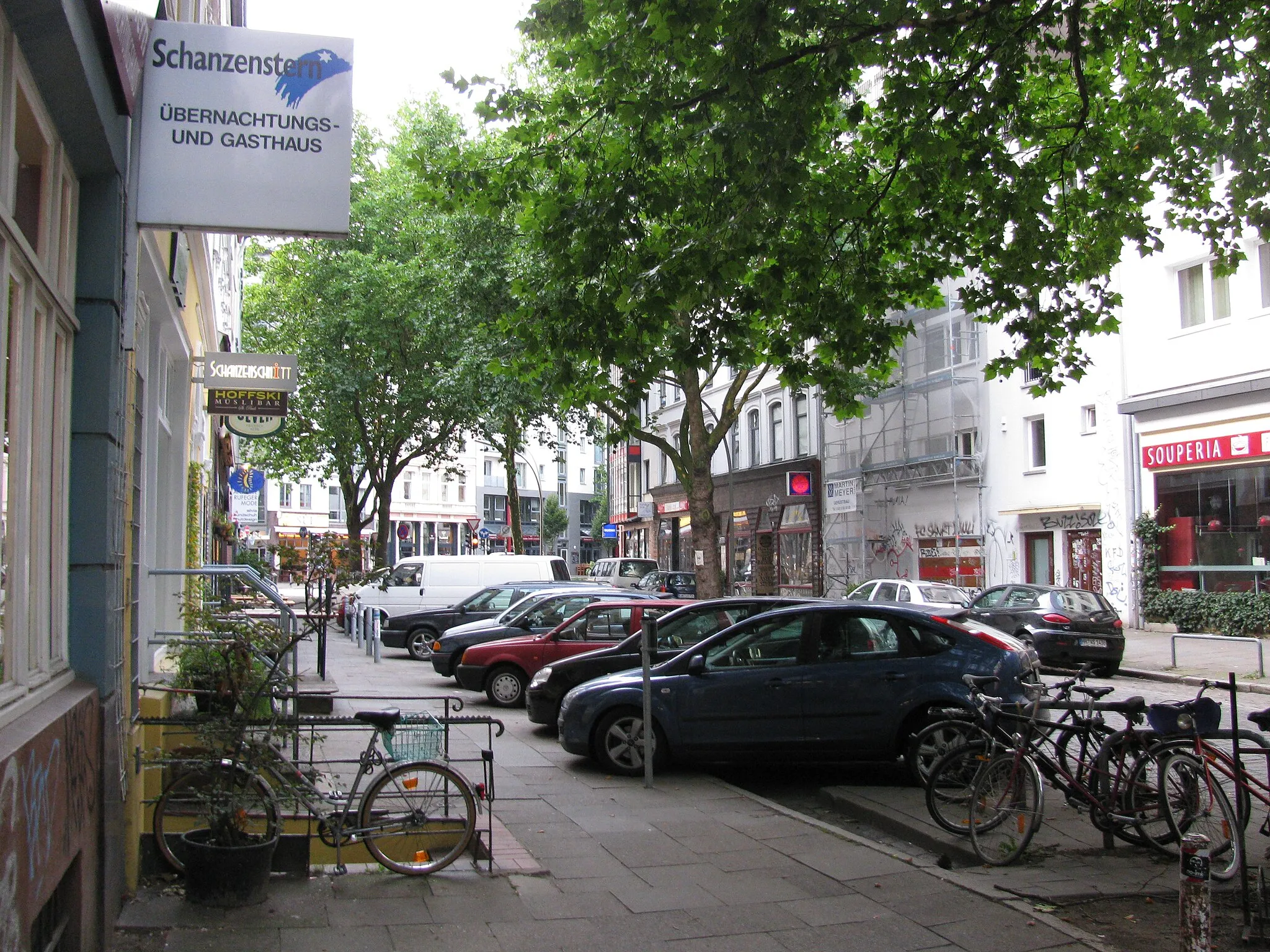 Photo showing: ein Spaziergang durch Hamburg im Jahr 2011 und klick: die Bartelsstraße, Blick nach Süden