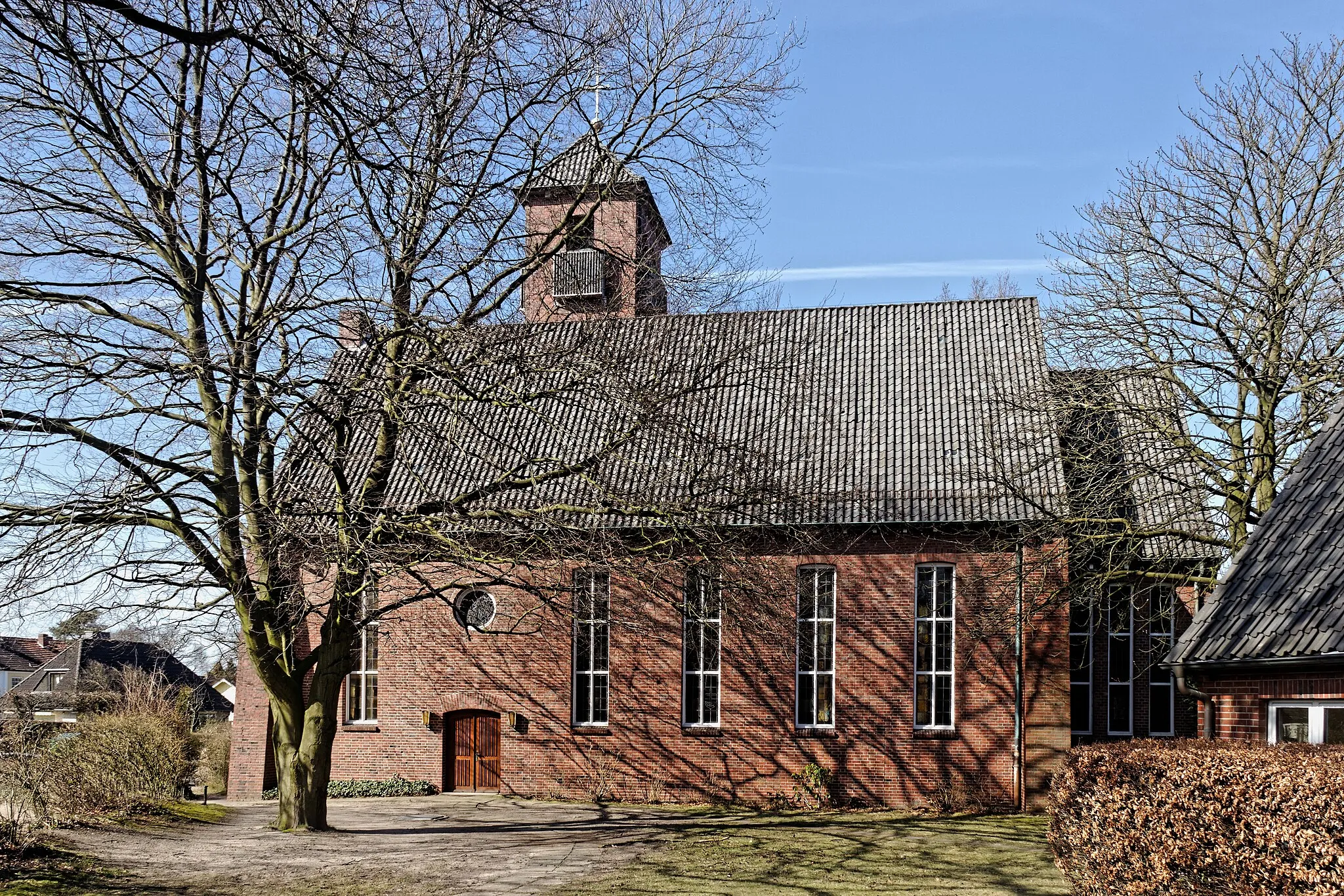 Photo showing: Hamburg-Sülldorf, church St.Michael, southern view