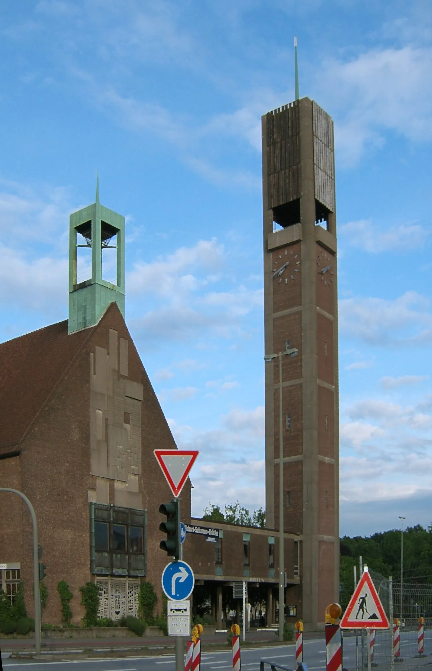 Photo showing: Der heutige Bau der Christuskirche in Wandsbek wurde 1953/54 nach Plänen von Hopp & Jäger errichtet. This is a photograph of an architectural monument. It is on the list of cultural monuments of Hamburg, no. 1032.