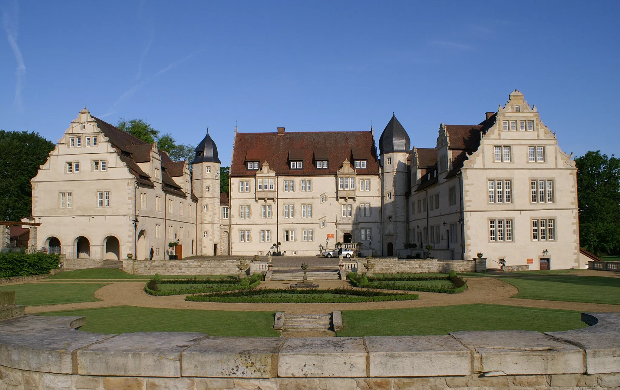 Photo showing: Gartenansicht von de:Schloss Schwöbber bei de:Aerzen in der Nähe von de:Hameln