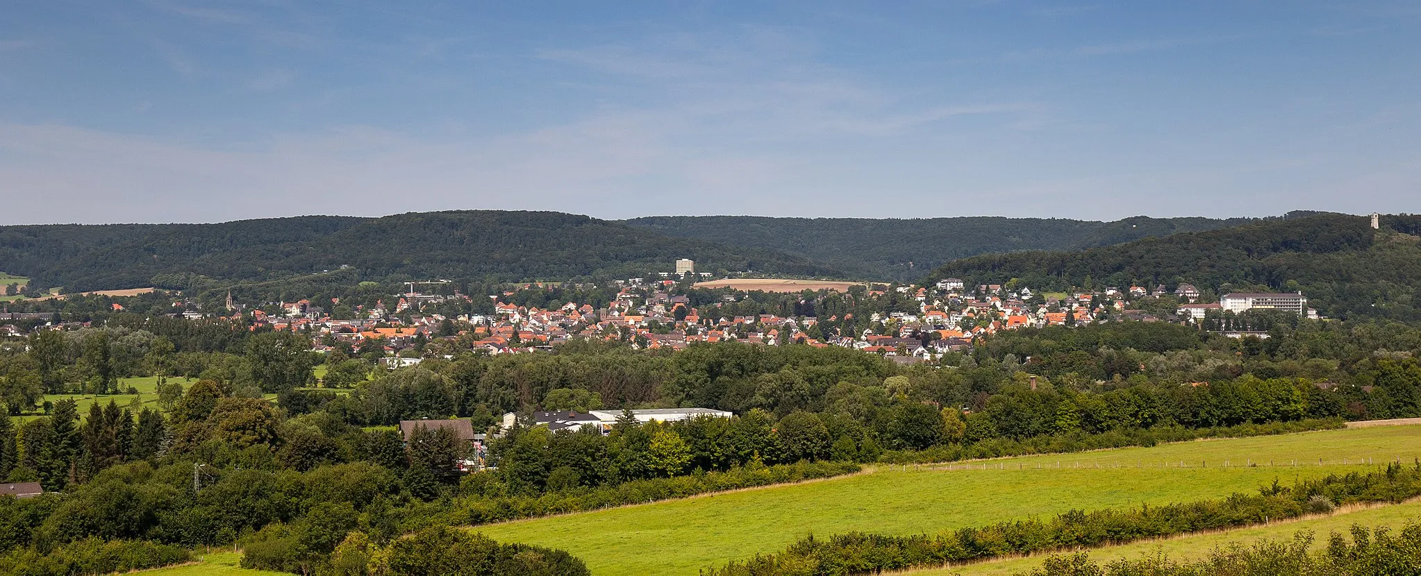 Photo showing: Panorama der Stadt Bad Pyrmont im Landkreis Hameln-Pyrmont in Niedersachsen (Deutschland).