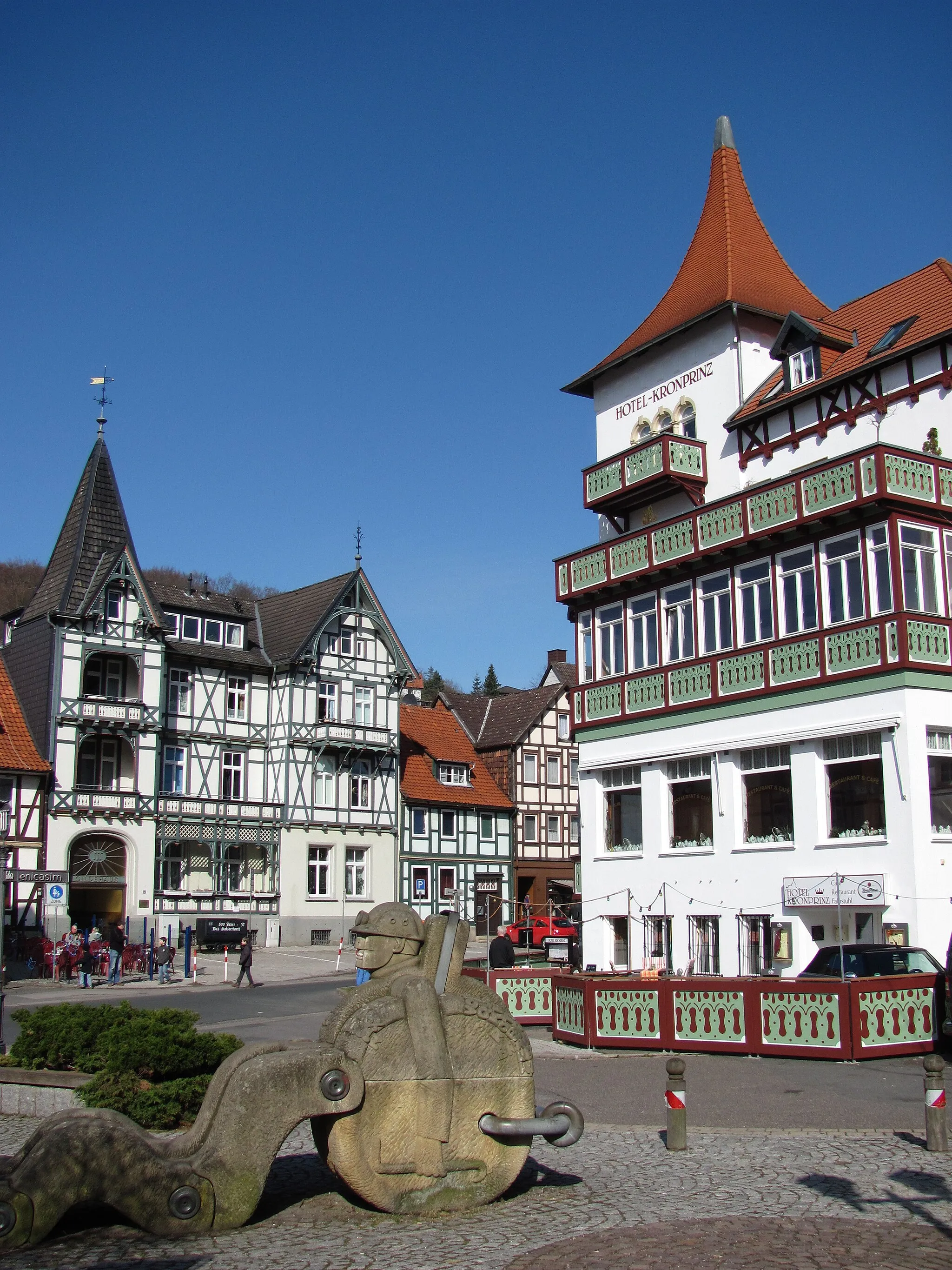 Photo showing: Miners' Guildhall and Memorial, Bad Salzdetfurth, Lower Saxony, Germany