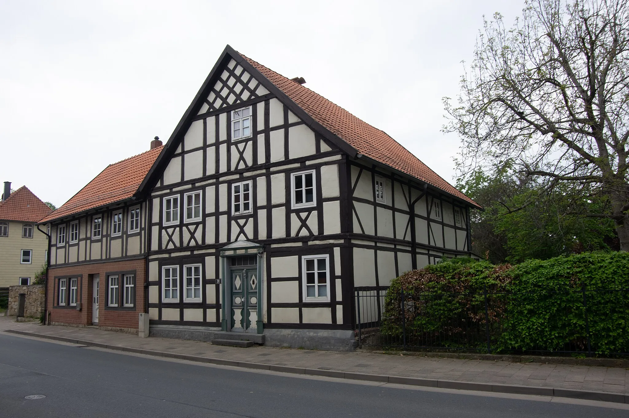 Photo showing: Eime in Niedersachsen. Die Häuser an der Hauptstraße (die Bundesstraße 240) stehen unter Denkmalschutz.